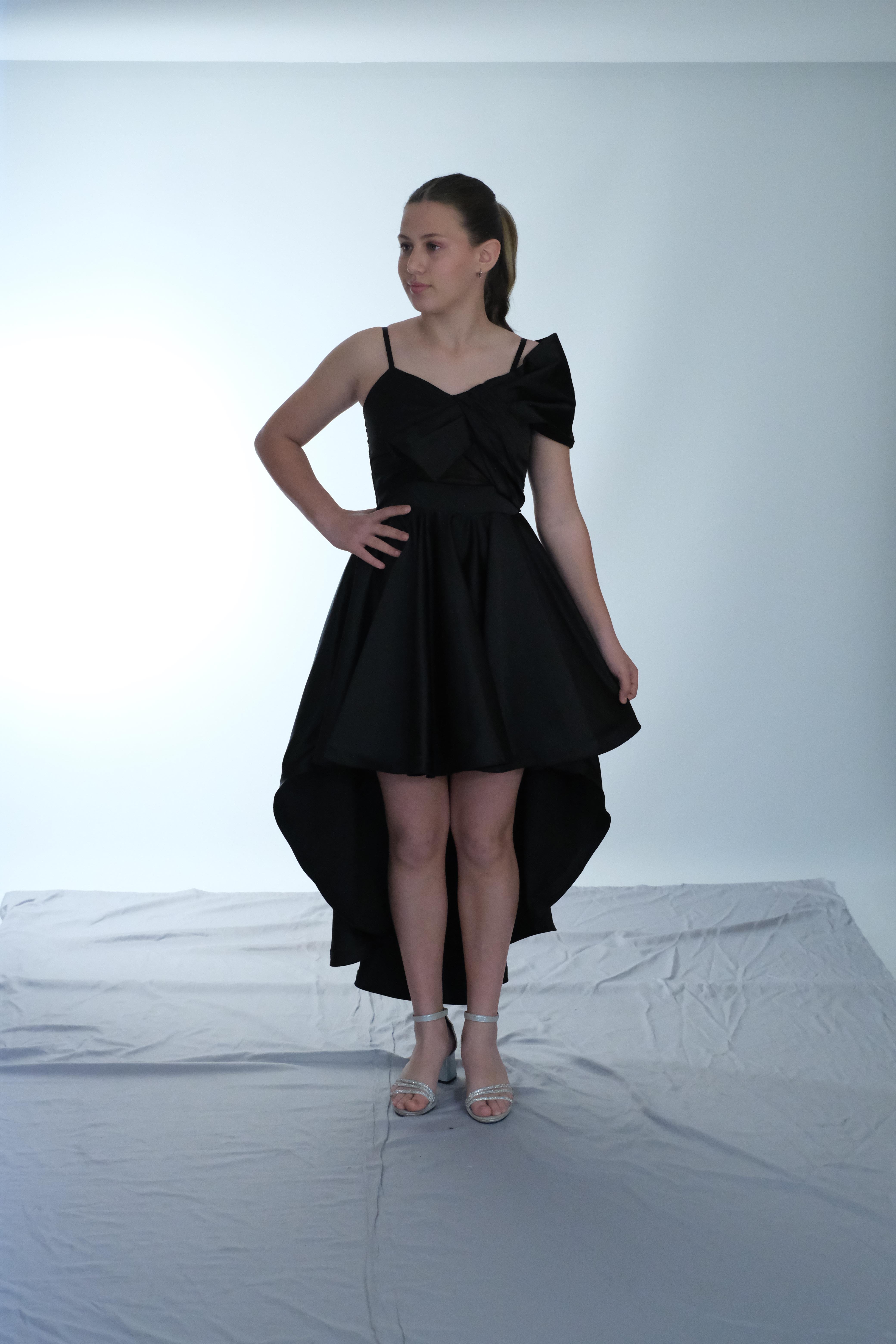 Kız Çocuk Abiye Siyah Askılı Saten Kuyruklu Önü Kurdele Detaylı Kız Çocuk Abiye 10-15 Yaş