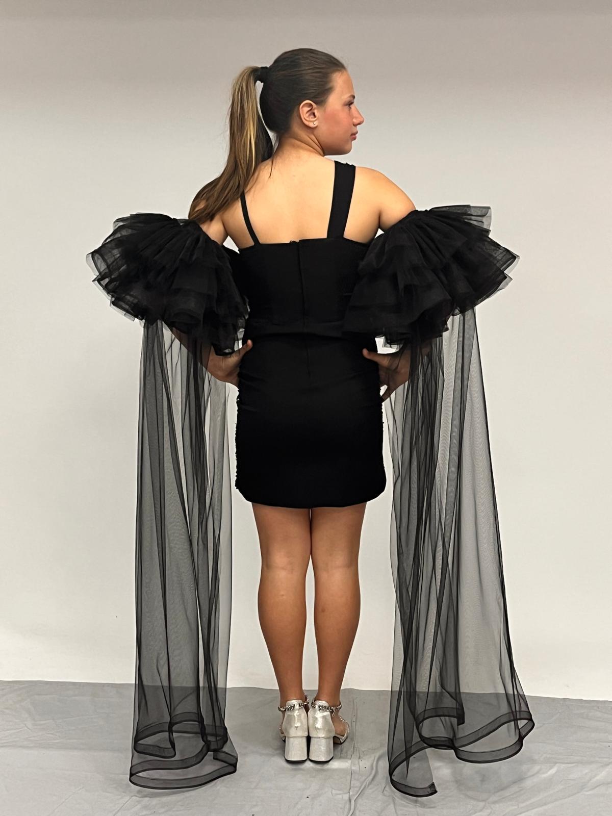 Kız Çocuk Abiye Siyah Tek Omuz Asimetsik Kesim Pul Payet İşlemeli  Tül Kol Detaylı 10-15 Yaş