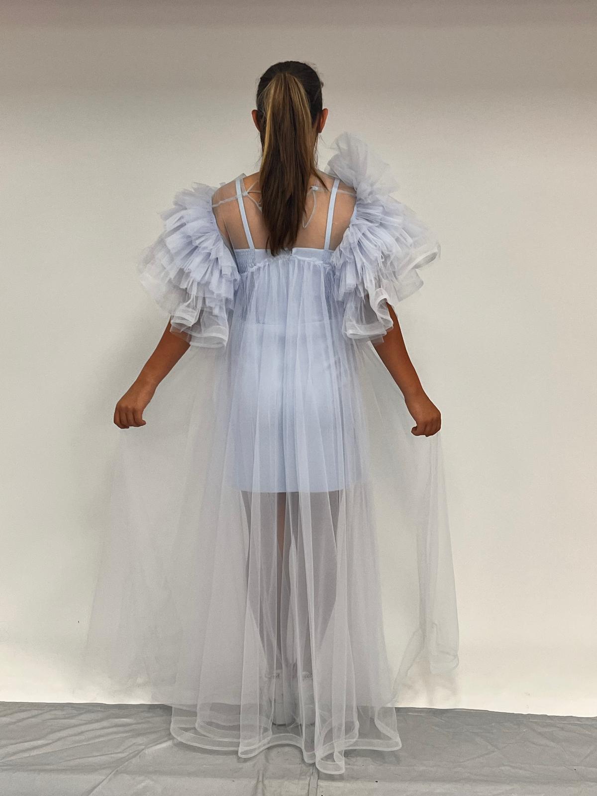 Kız Çocuk Abiye Bebe Mavi Krep Kumaş  Askılı Taş Şerit İşlemeli Kolları Farbalı Çıkabilen Pelerin  Detaylı İllüzyon Yaka  Abiye Elbise 10-15 Yaş