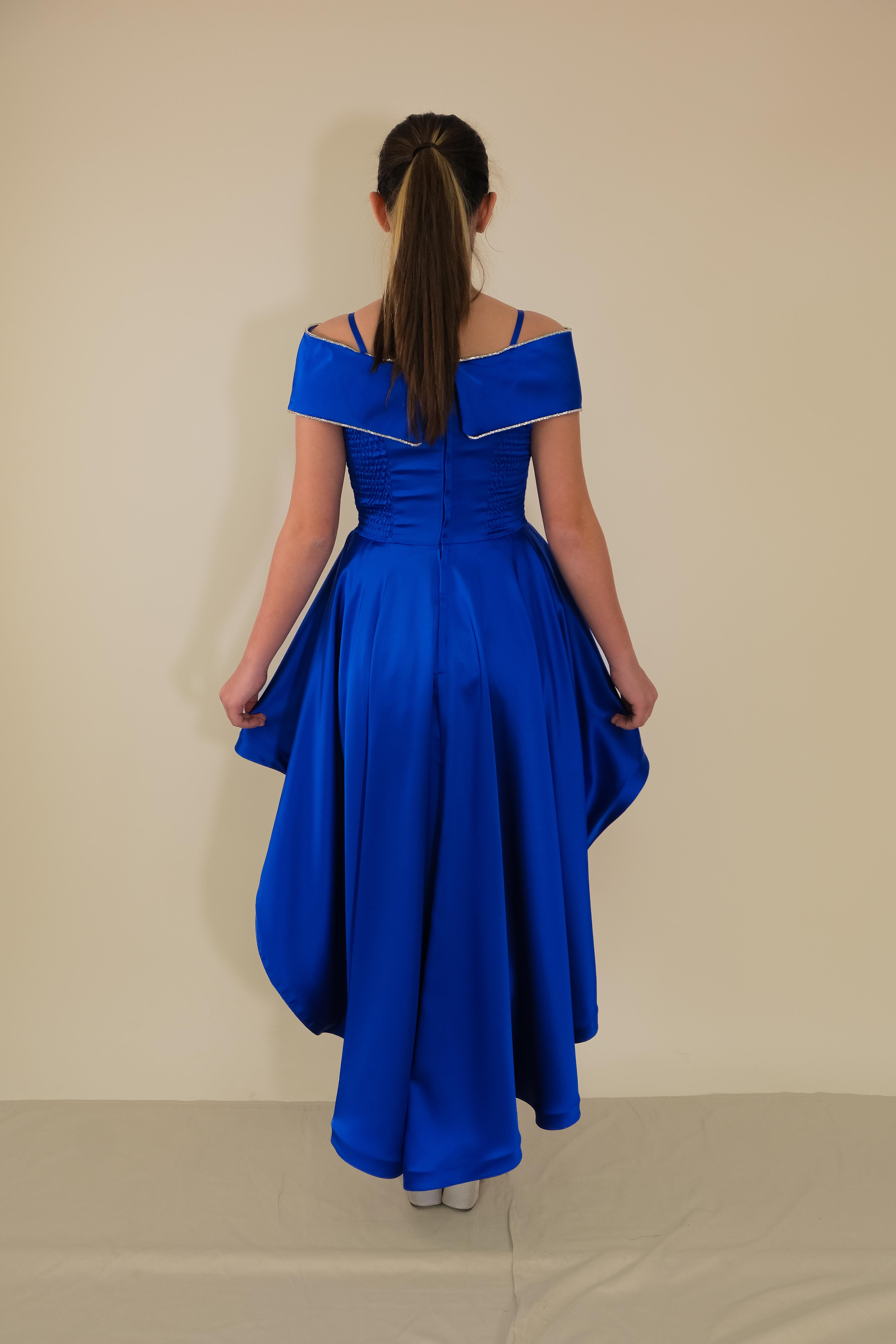 Kız Çocuk Abiye Saksmavi Saten Kurdela Yaka Düşük Omuz Askılı Önü Kısa Kuyruklu Abiye Elbise 10-15 Yaş