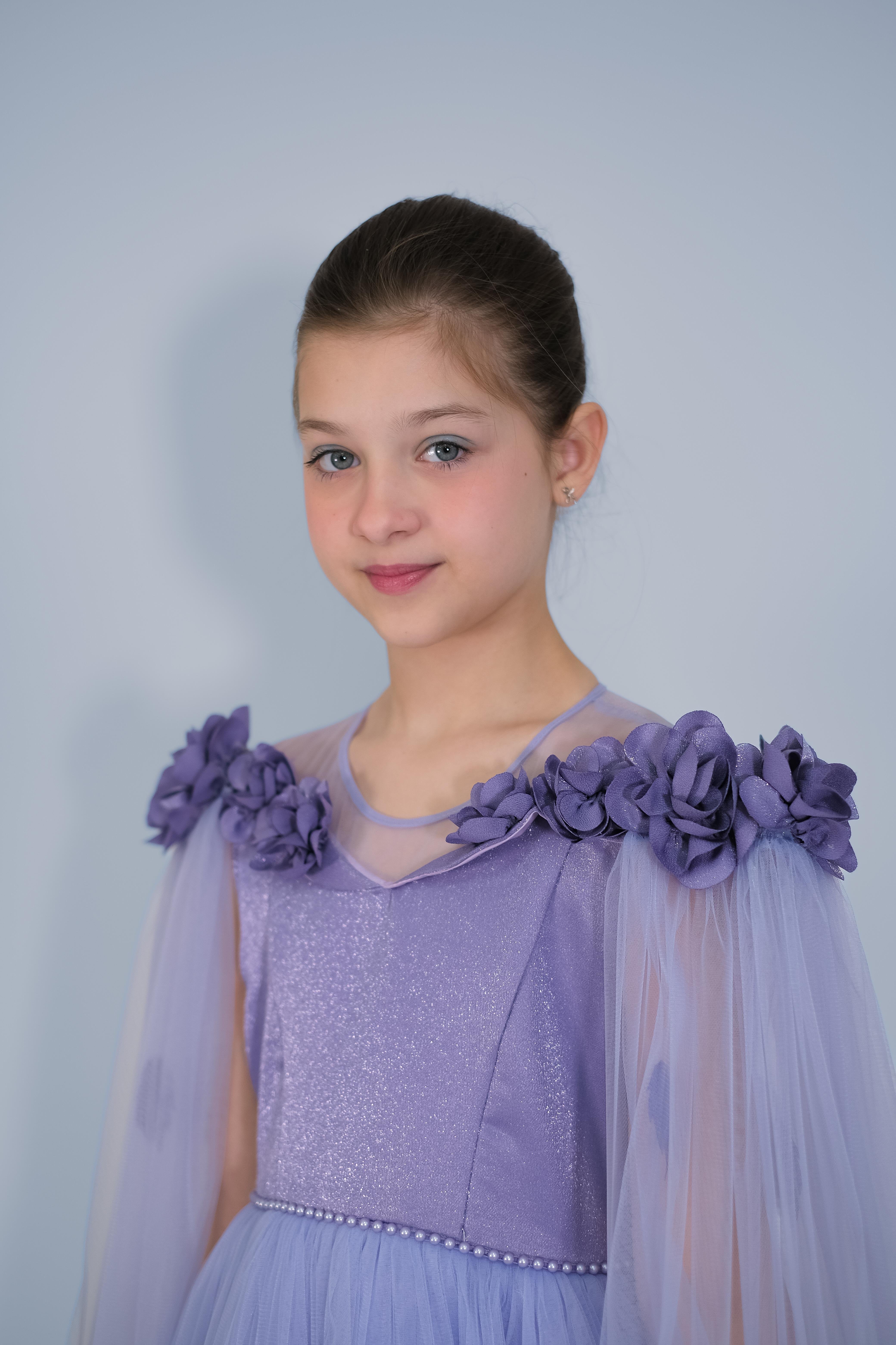 Kız Çocuk Abiye Lavanta Uzun Tüllü Pelerinli Yakası Çiçekli Abiye 6-14 Yaş