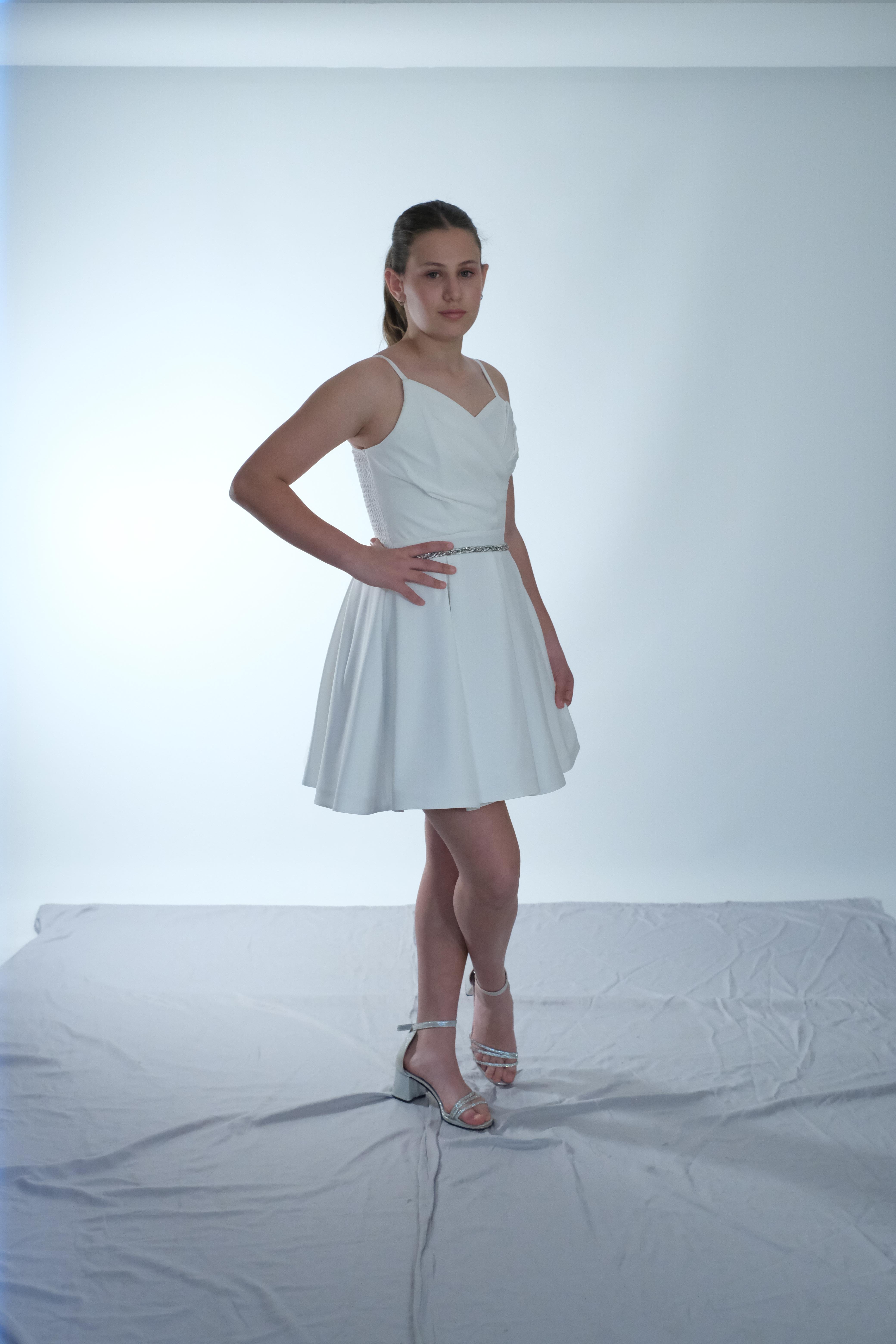 Kız Çocuk Abiye Krem Krep Kumaş  Askılı  Drapeli Beli Örgü Taş Detaylı Abiye Elbise 10-15 Yaş