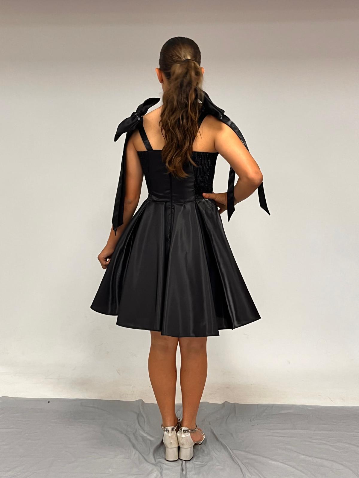 Kız Çocuk Abiye Askılı Siyah Parlak Kumaş Kısa Askısı Kurdela Detaylı Abiye Elbise 10-15 Yaş