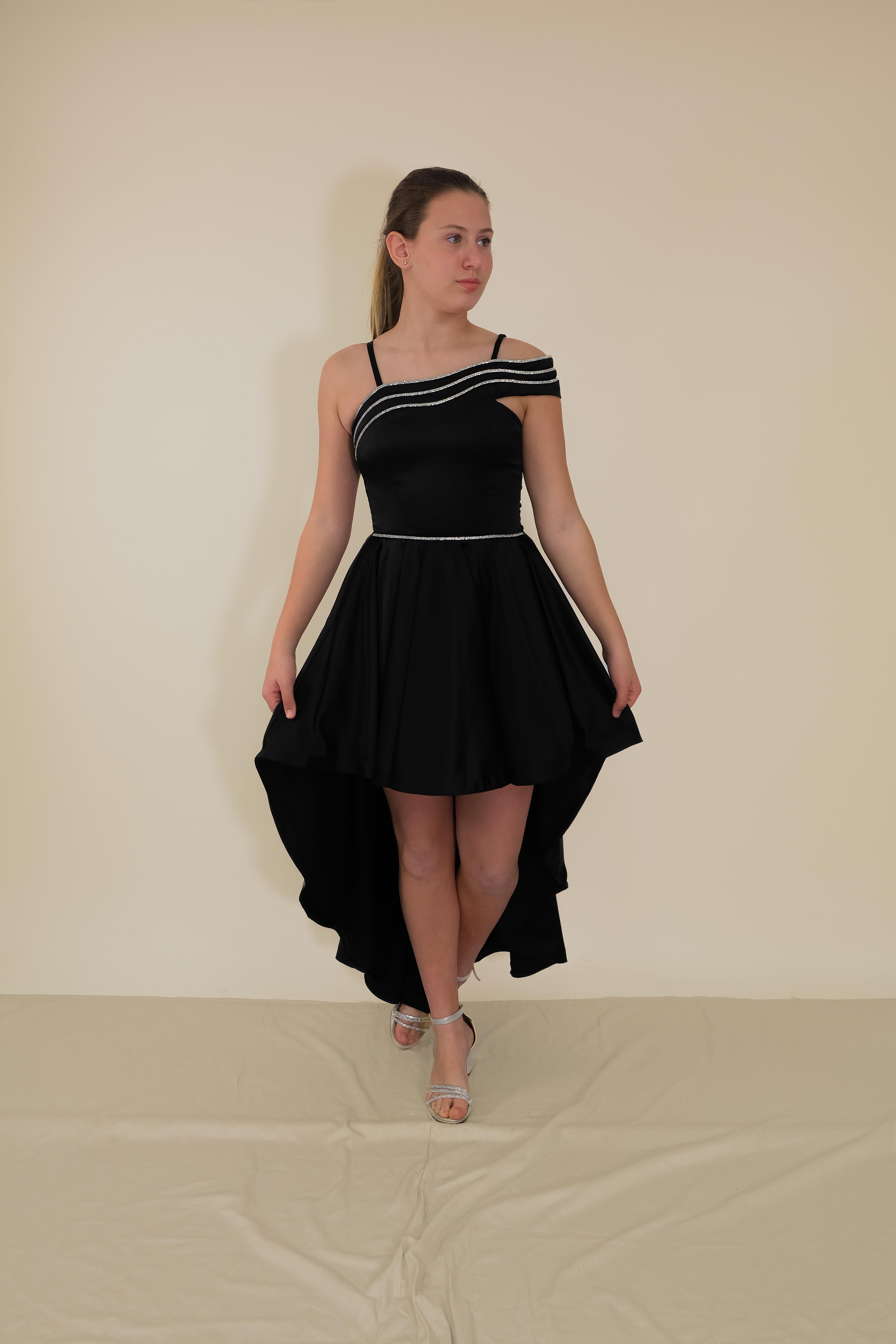 Kız Çocuk Abiye Siyah Saten Kuyruklu Yaka Şerit Taşlı Tek Kol Çıkabilen Tül Abiye Elbise 10-15 Yaş