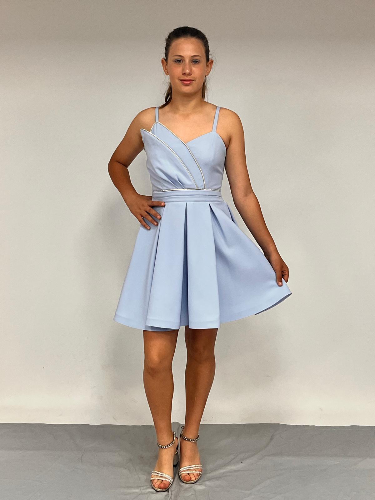 Kız Çocuk Abiye Kısa Bebe Mavi Krep Kumaş  Askılı Asimetrik Yaka Şerit Taş Detaylı  Erkut  Abiye Elbise 10-15 Yaş