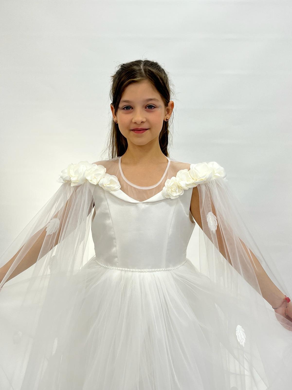 Kız Çocuk Abiye Beyaz Uzun Tüllü Pelerinli Yakası Çiçekli Abiye 6-14 Yaş