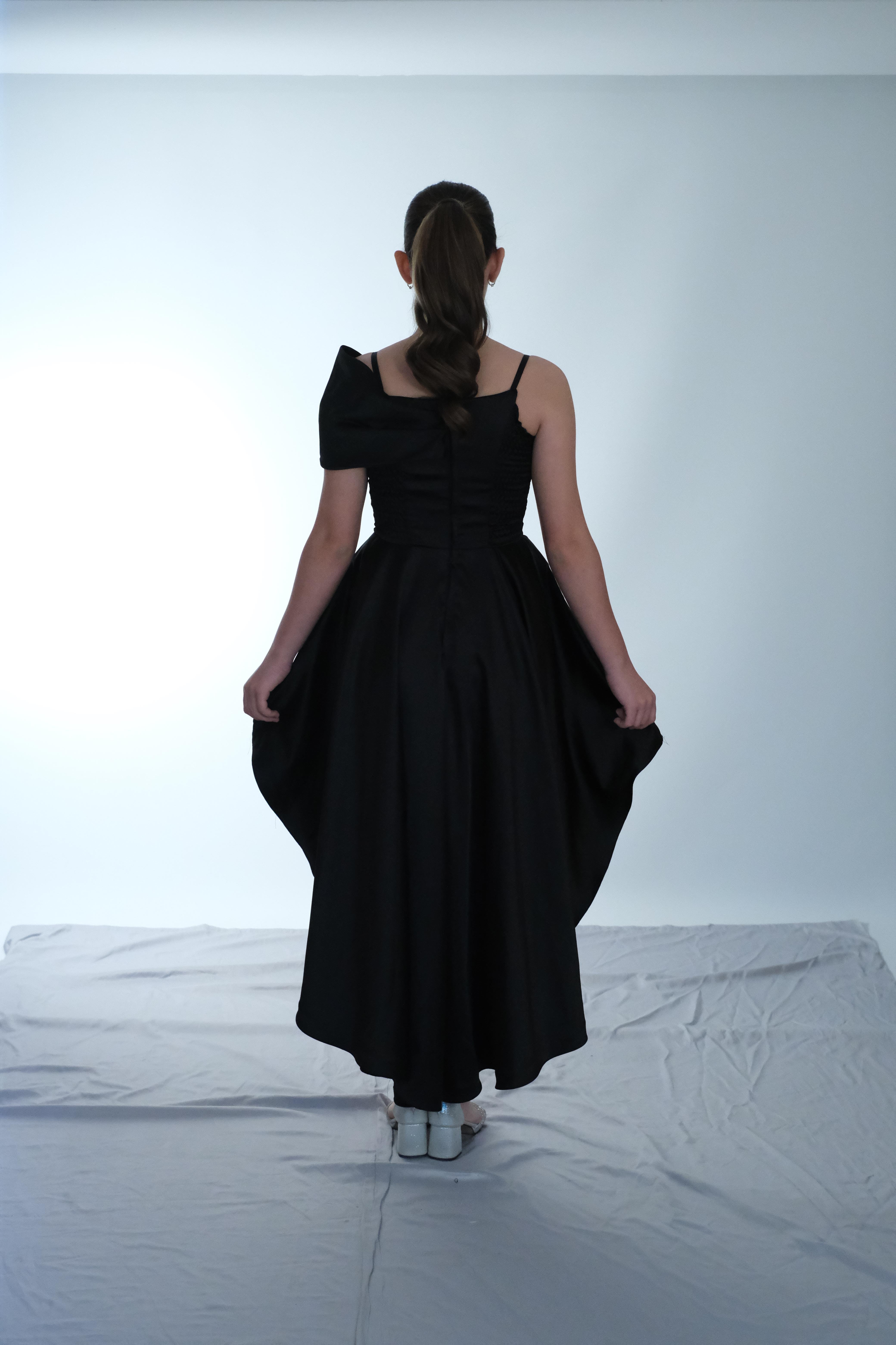 Kız Çocuk Abiye Siyah Askılı Saten Kuyruklu Önü Kurdele Detaylı Kız Çocuk Abiye 10-15 Yaş