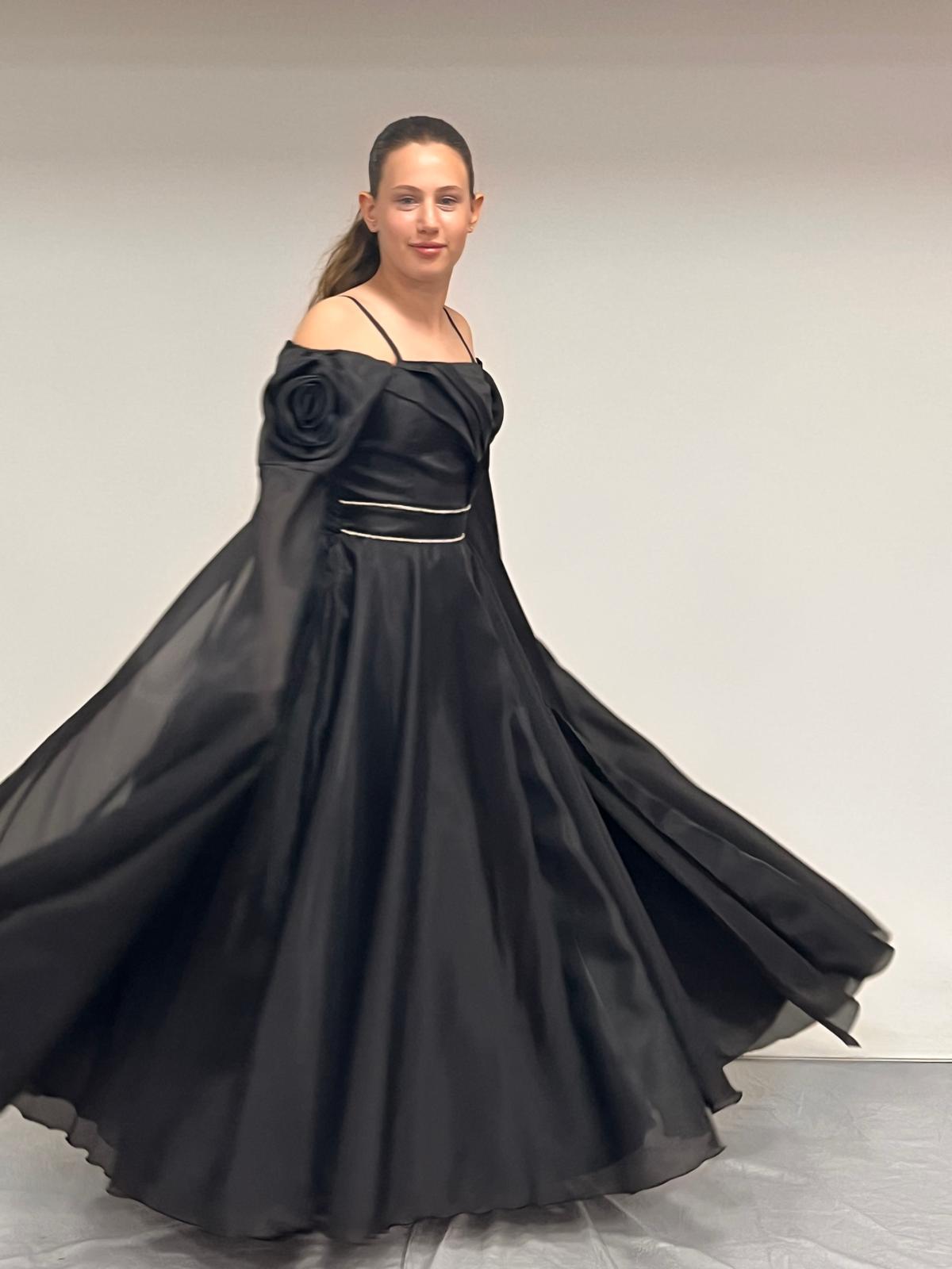 Kız Çocuk Abiye Siyah Uzun Askılı Kolları Çıkabilen Pelerinli Şifon Abiye Elbise 10-15 Yaş