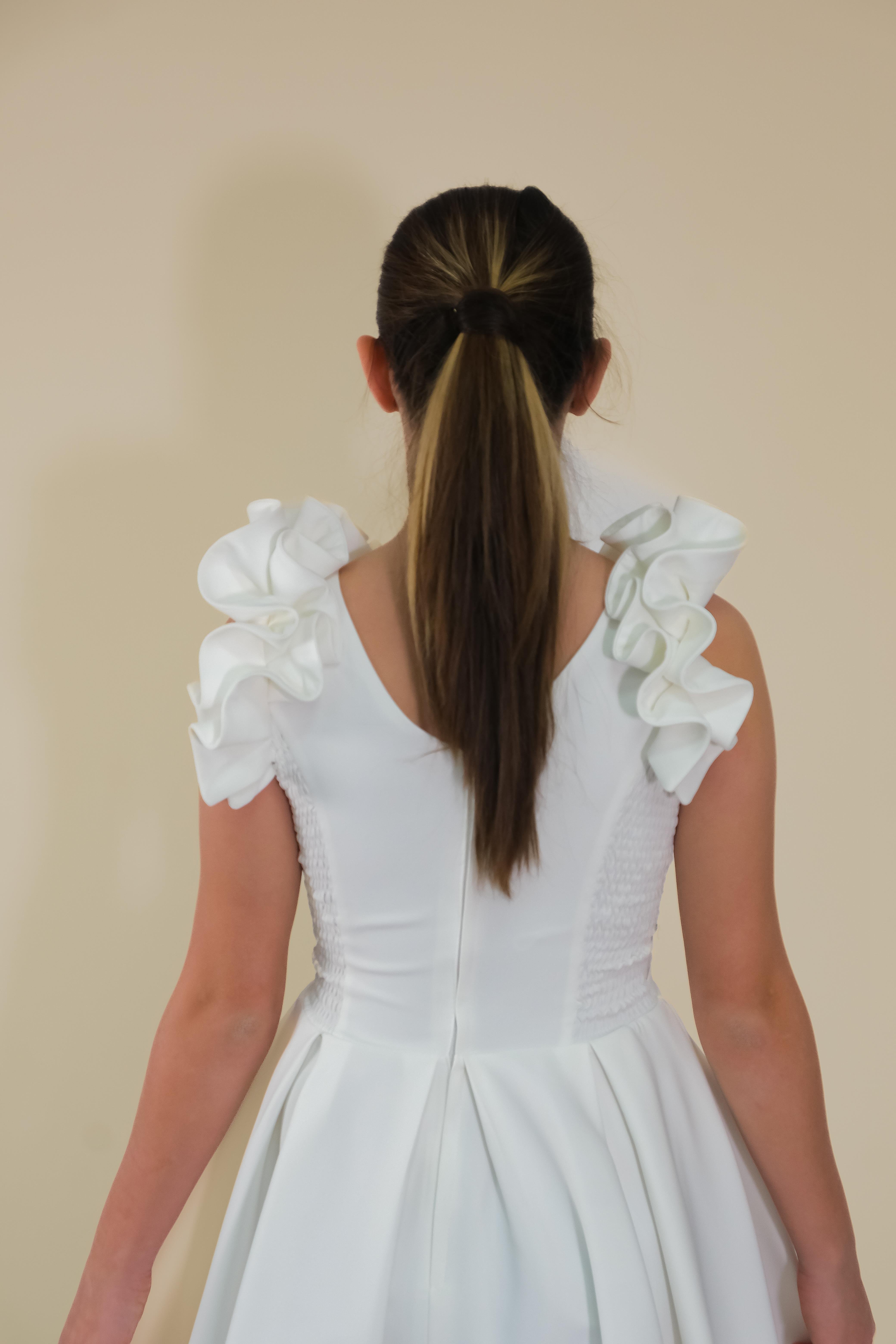 Kız Çocuk Abiye Krem Krep Kumaş  Kolları Farbalı Şerit Taş Detaylı Kısa Abiye Elbise 10-15 Yaş