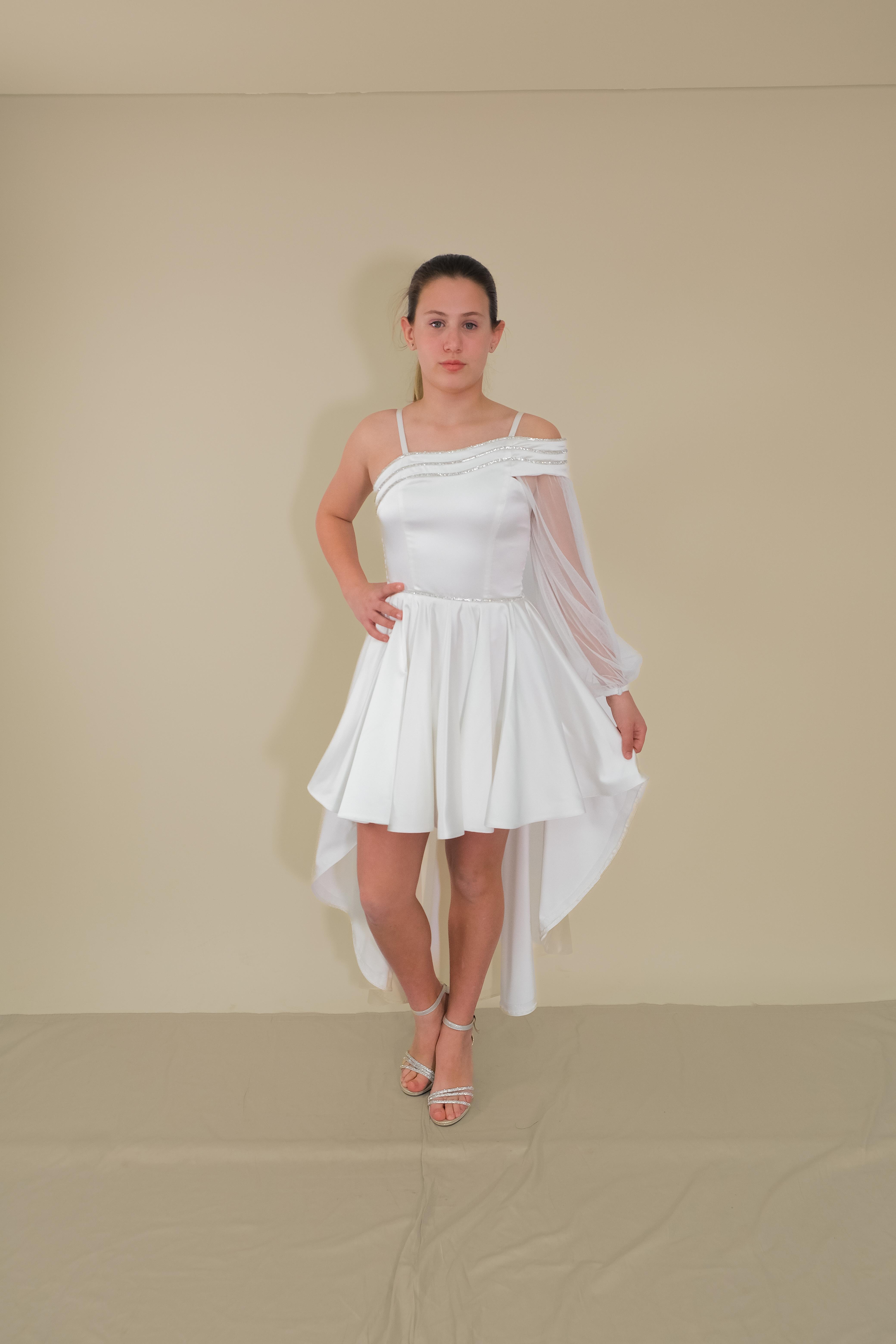 Kız Çocuk Abiye Krem Saten Kuyruklu Yaka Şerit Taşlı Tek Kol Çıkabilen Tül Abiye Elbise 10-15 Yaş