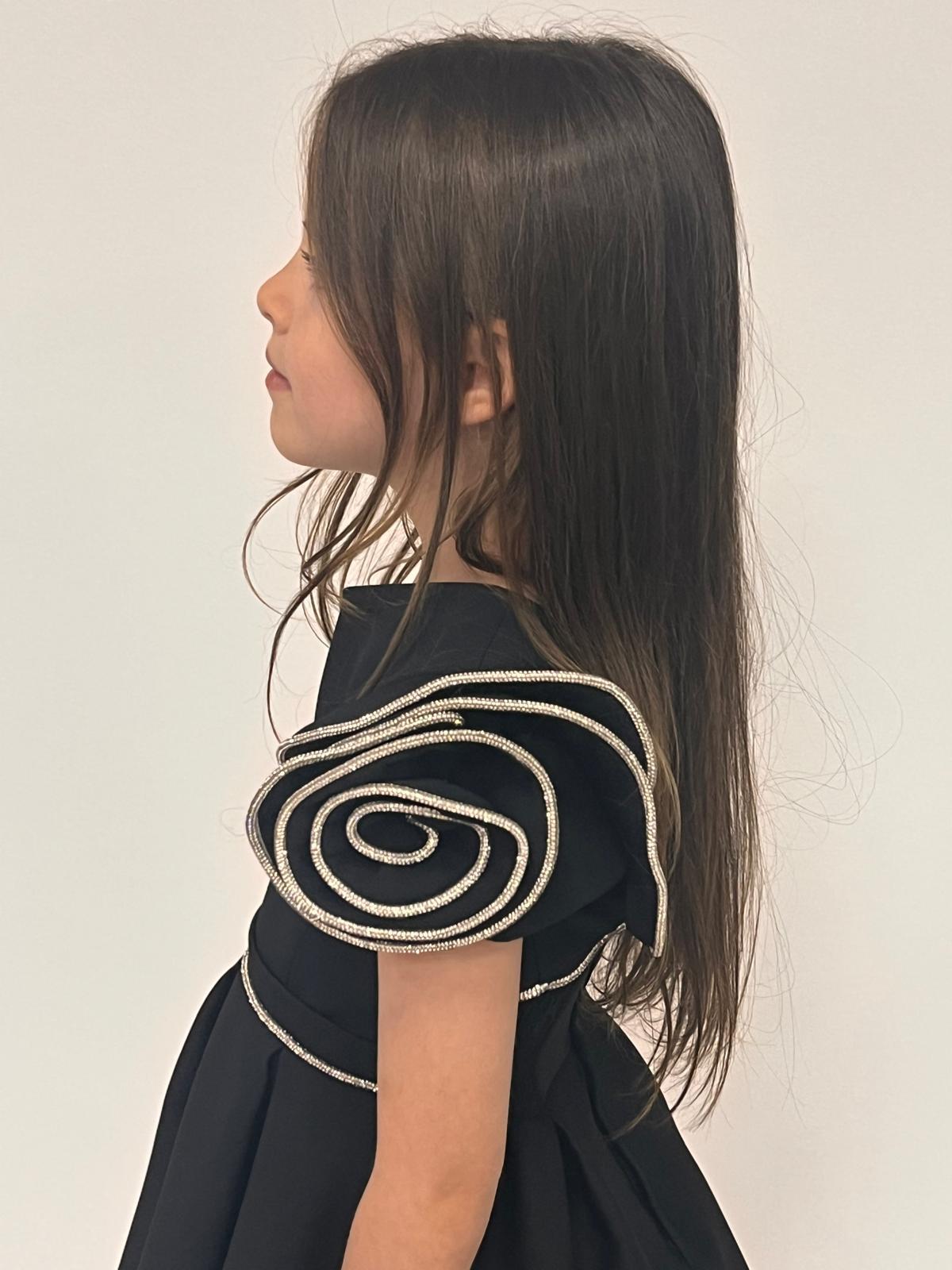 Kız Çocuk Abiye Siyah Kısa Tek  Omuz Gül  Detaylı Krep Kumaş Abiye Elbise 5-10 Yaş