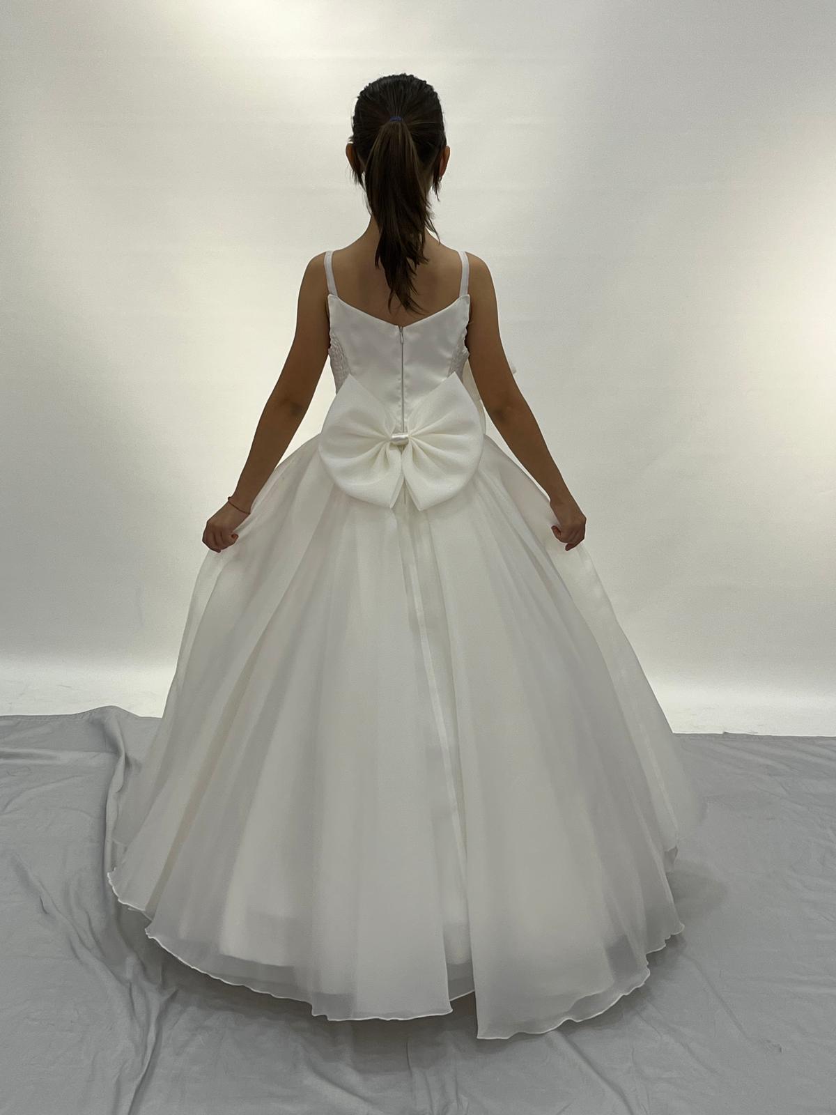 Kız Çocuk Abiye Büyük Çiçekli Taş Detaylı Kasnaklı Beyaz Çocuk Gelinlik 2-11 Yaş