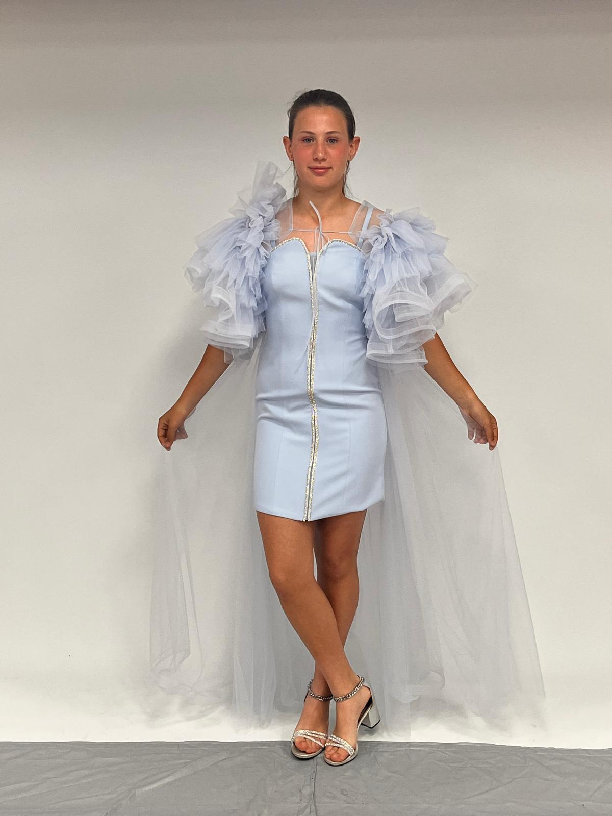 Kız Çocuk Abiye Bebe Mavi Krep Kumaş  Askılı Taş Şerit İşlemeli Kolları Farbalı Çıkabilen Pelerin  Detaylı İllüzyon Yaka  Abiye Elbise 10-15 Yaş