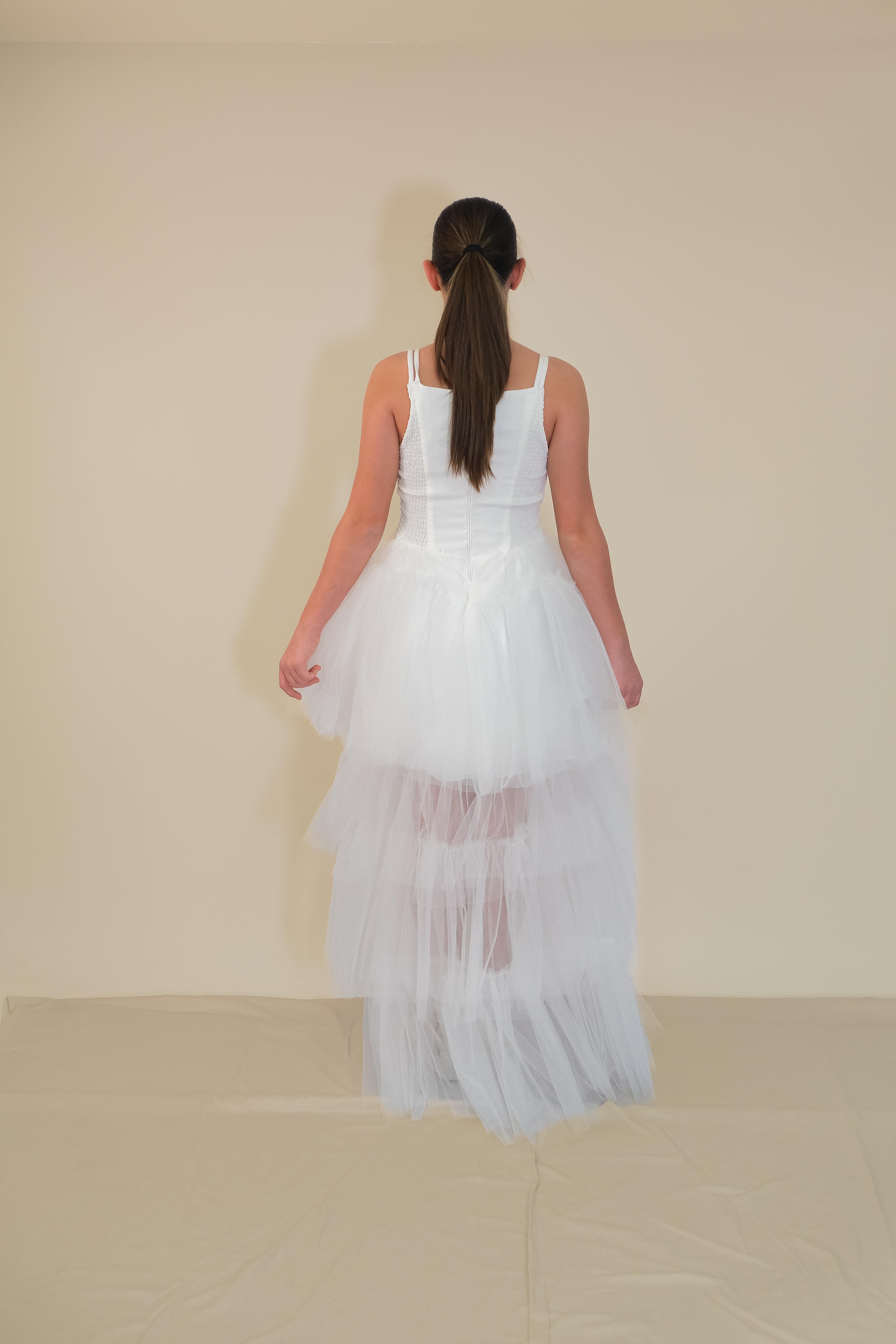 Kız Askılı Beyaz Zincir Detaylı Kat Etekli Kuyruklu Abiye 10-15 Yaş