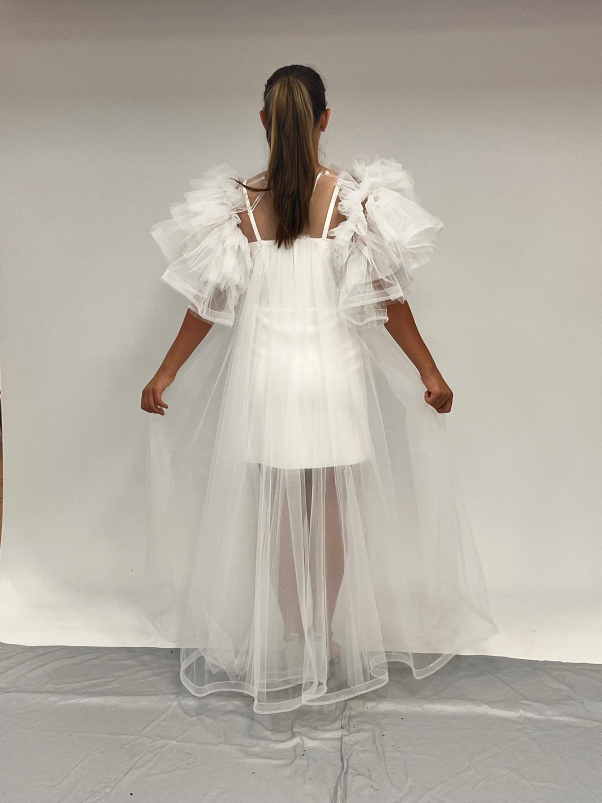 Kız Çocuk Abiye Krem Krep Kumaş  Askılı Taş Şerit İşlemeli Kolları Farbalı Çıkabilen Pelerin  Detaylı İllüzyon Yaka  Abiye Elbise 10-15 Yaş