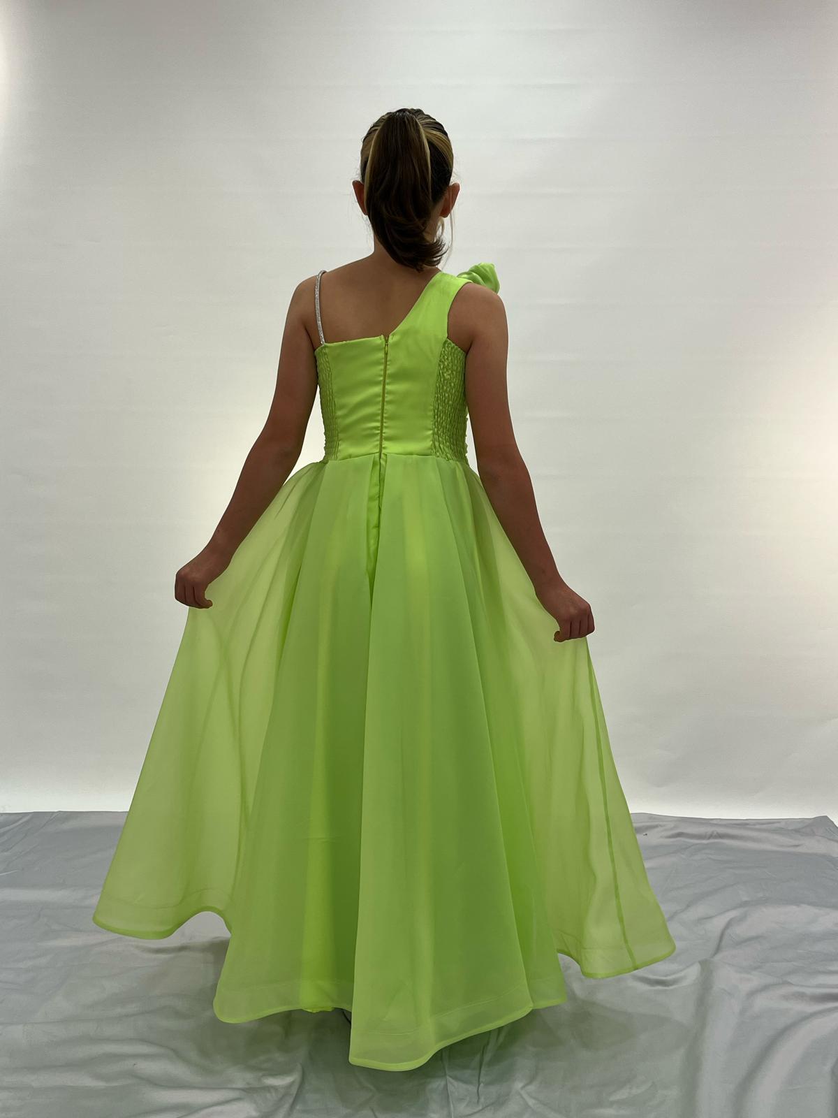 Kız Çocuk Abiye Fıstık Yeşili Tek Omuz Yakası Gül Detaylı Şifon Uzun Çocuk Abiye Elbise 10-14 Yaş