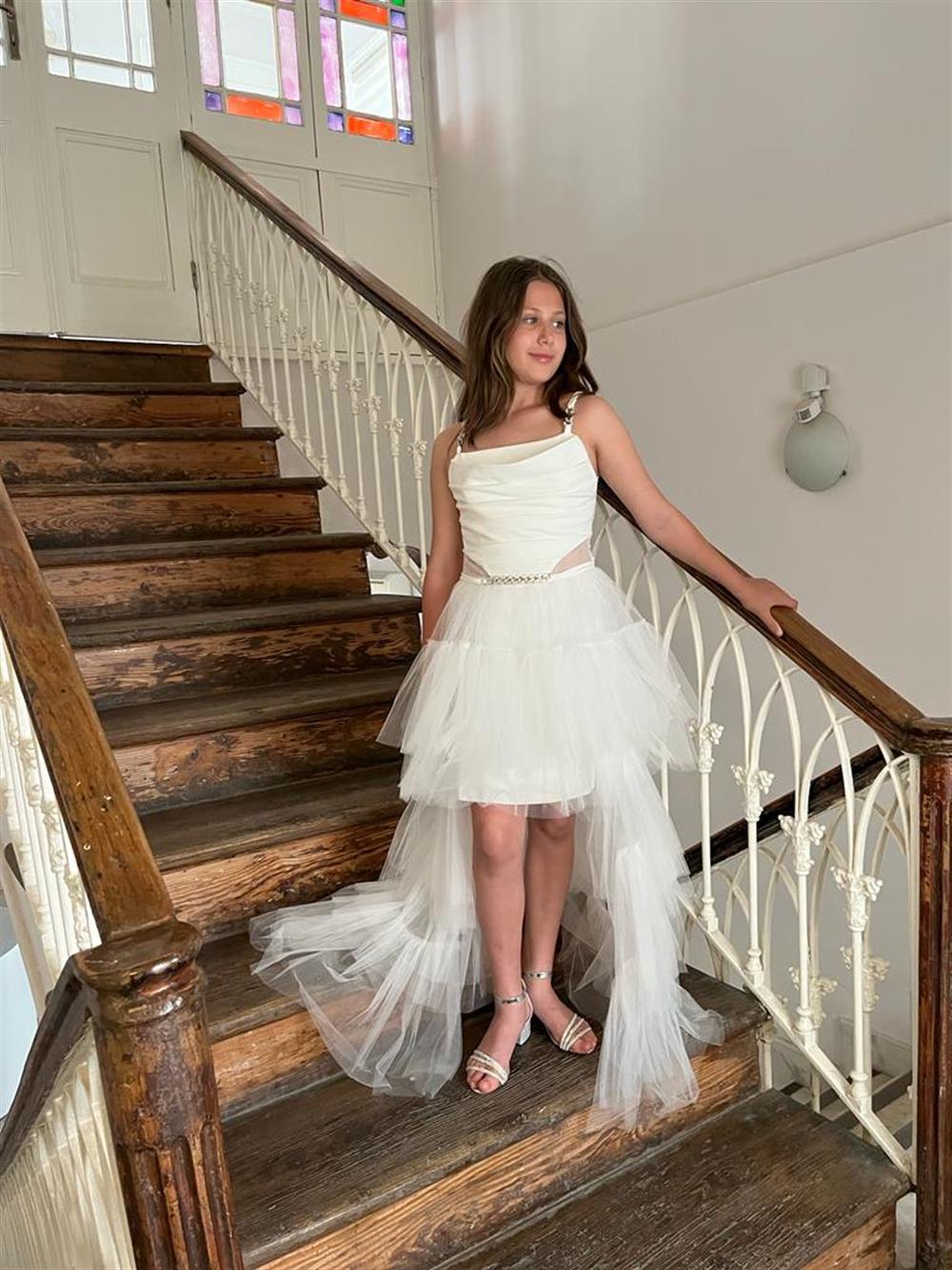 Kız Askılı Beyaz Zincir Detaylı Kat Etekli Kuyruklu Abiye 10-15 Yaş