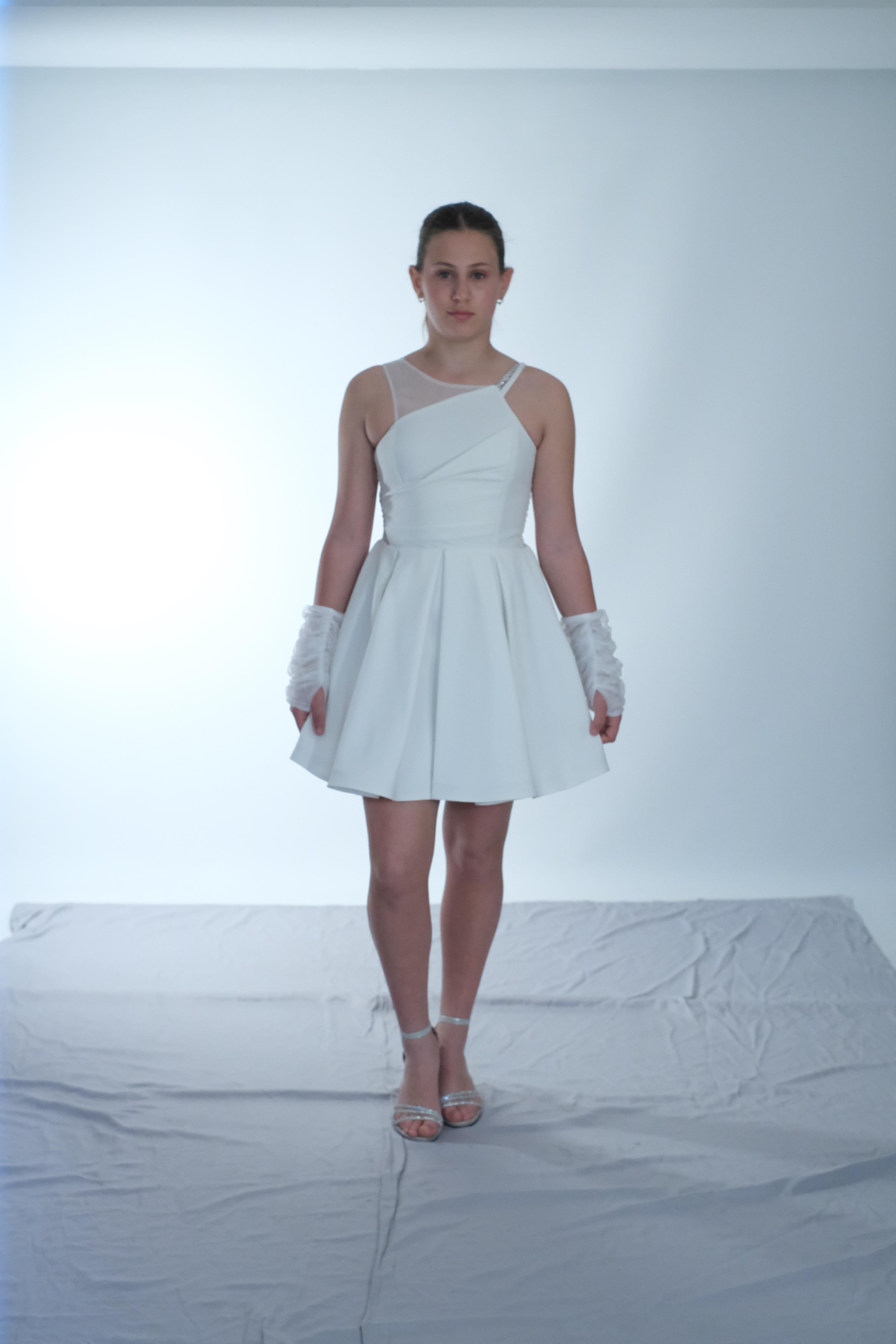 Kız Çocuk Abiye Krep Kumaş Krem Tek Omuz Tül Askılı Eldivenli Kısa Abiye Elbise 10-15 Yaş 