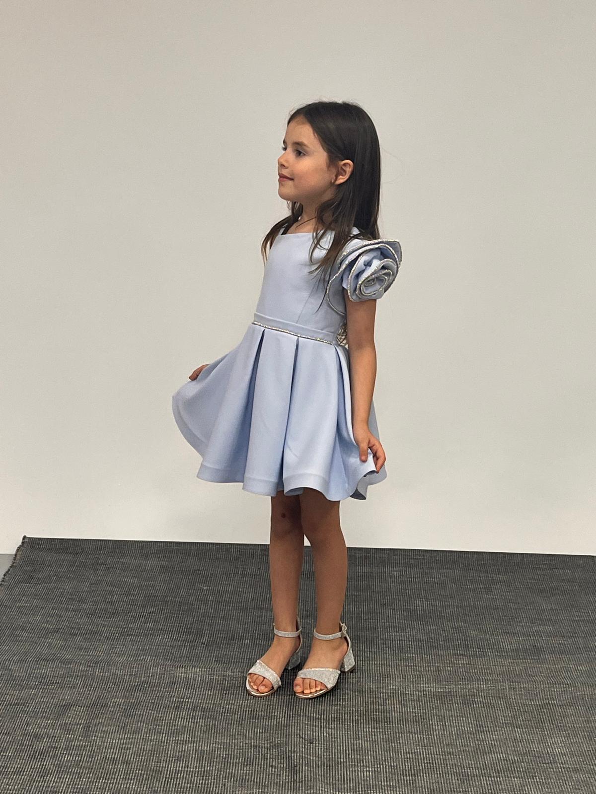 Kız Çocuk Abiye Mavi Kısa Tek  Omuz Gül  Detaylı Krep Kumaş Abiye Elbise 5-10 Yaş