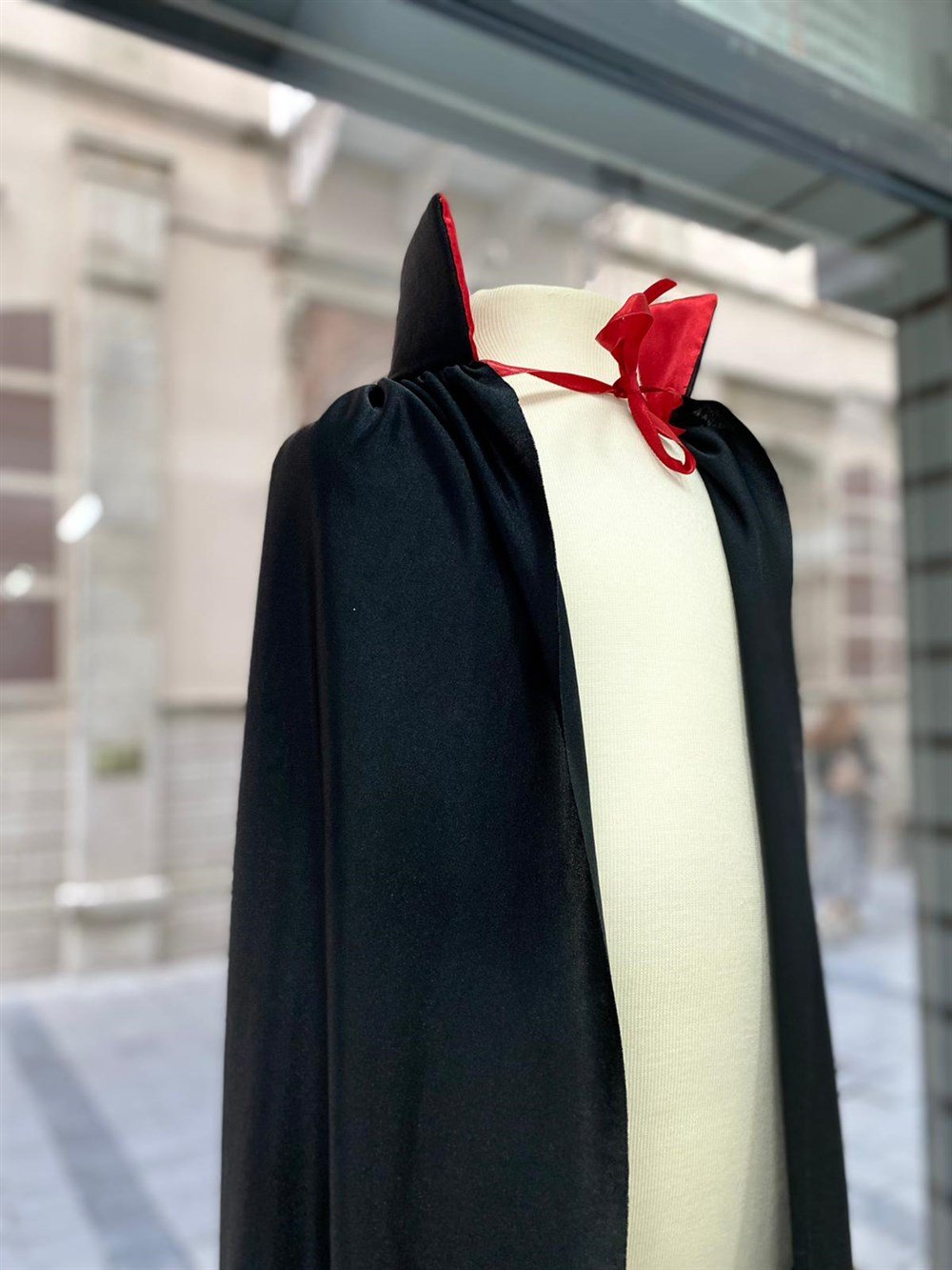 Erkek Çocuk Siyah Pelerin Drakula 3-16 Yaş