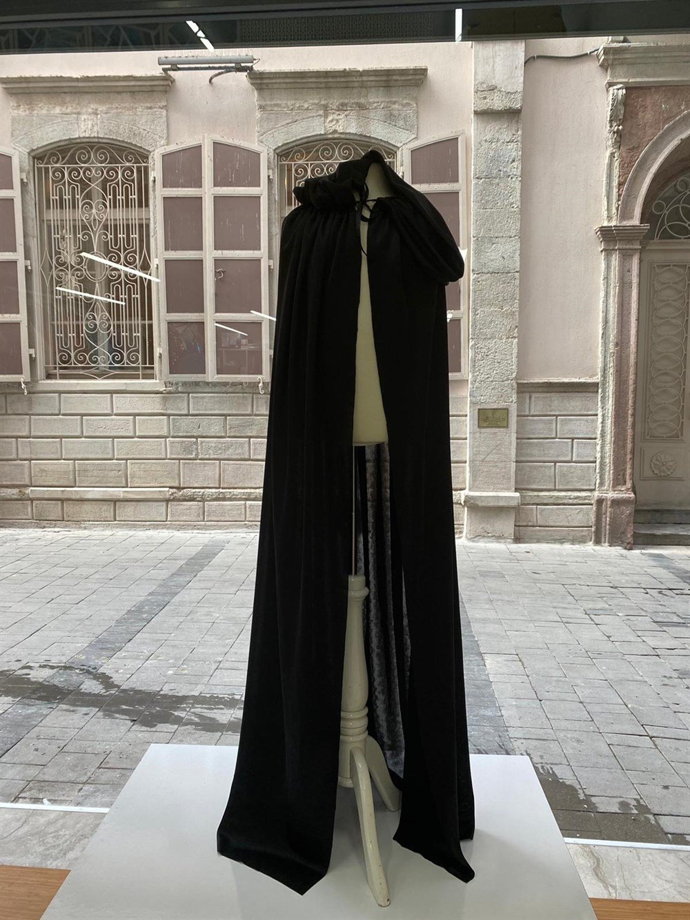 Kapüşonlu Sİyah Parlak Saten Cadı Pelerini Kapüşonlu 3-16 Yaş