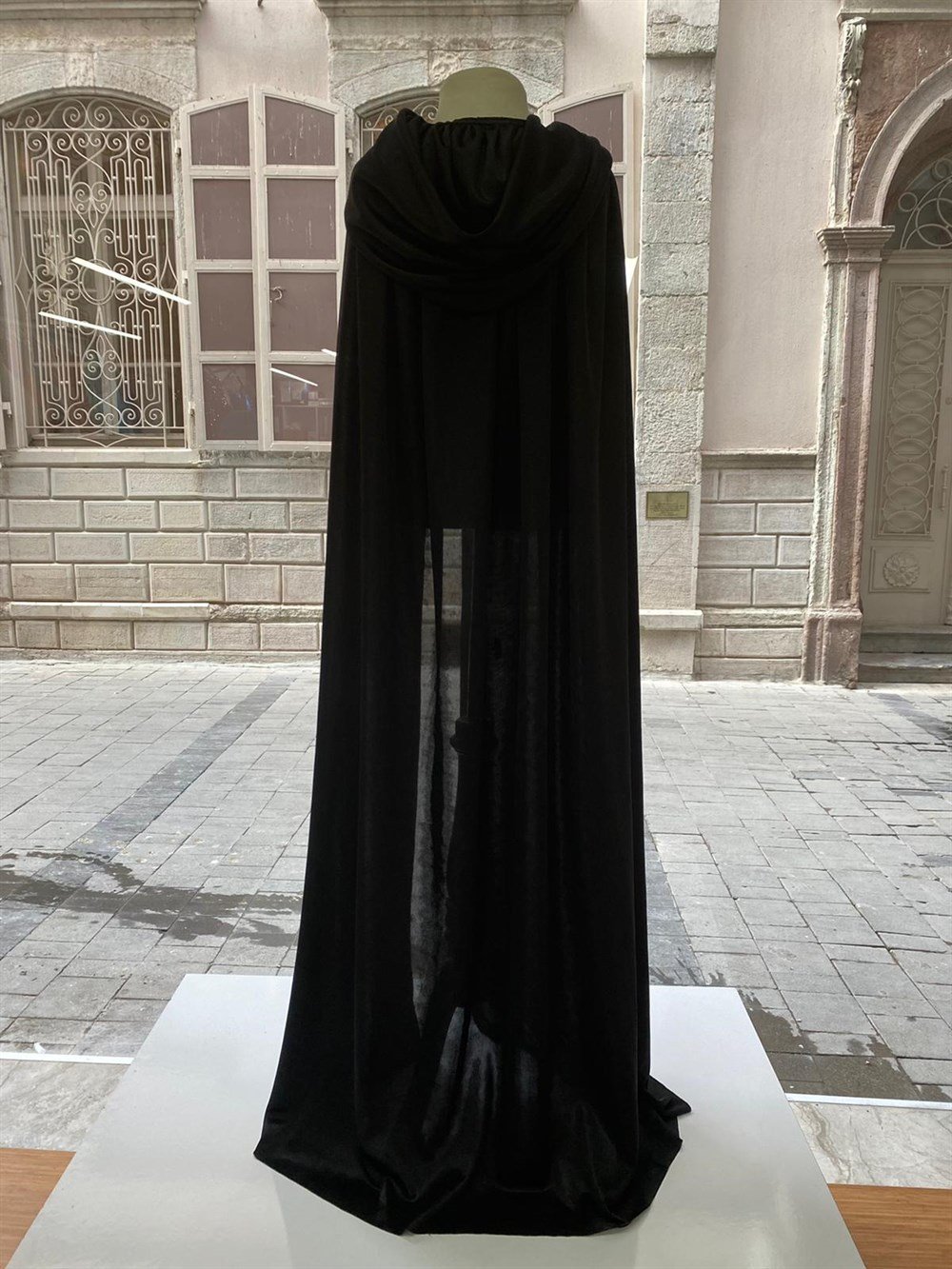 Kapüşonlu Sİyah Parlak Saten Cadı Pelerini Kapüşonlu 3-16 Yaş