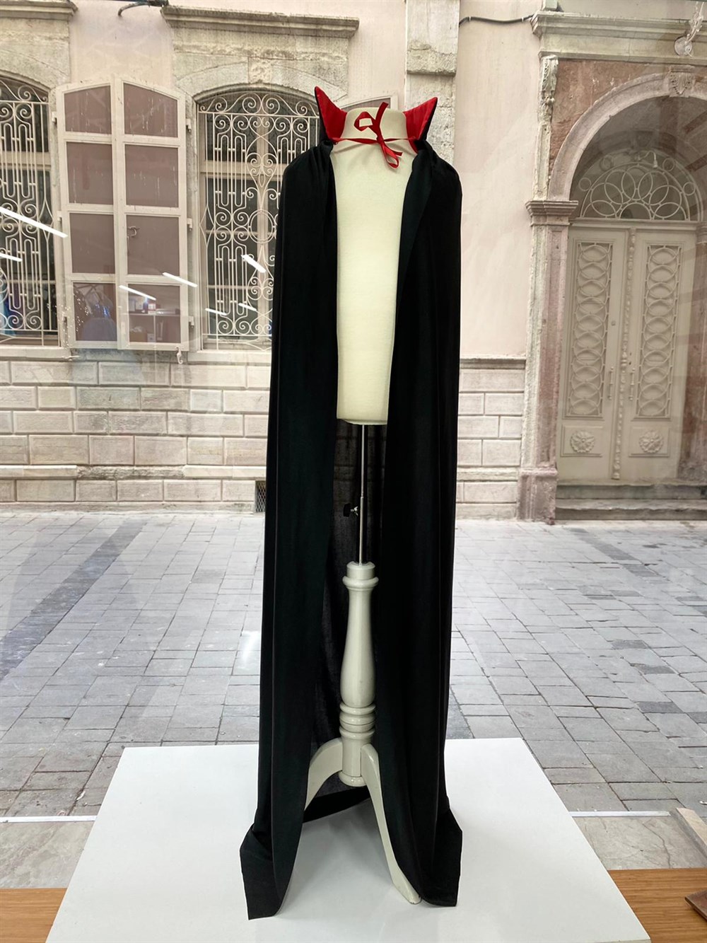 Erkek Çocuk Siyah Pelerin Drakula 3-16 Yaş