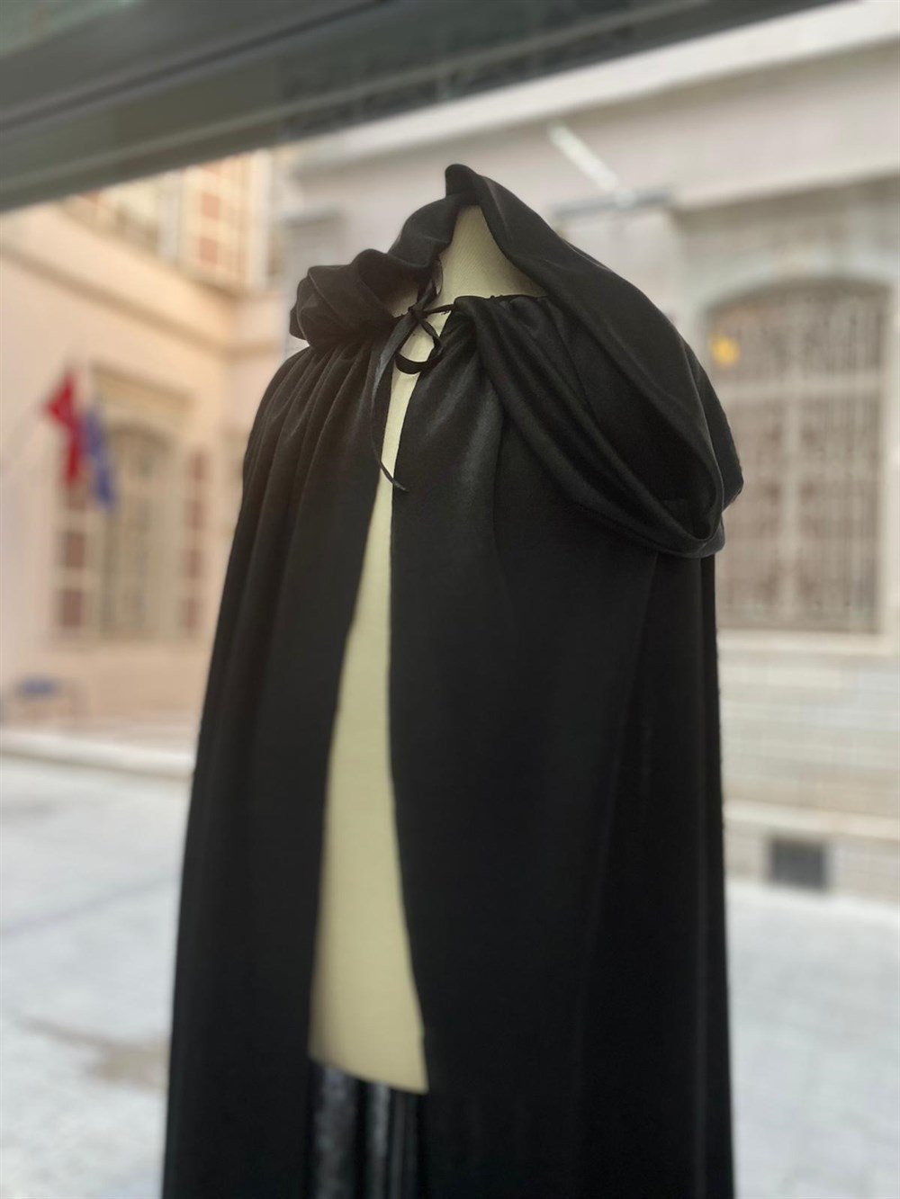 Kapüşonlu Sİyah Parlak Saten Cadı Pelerini Kapüşonlu 3-16 Yaş