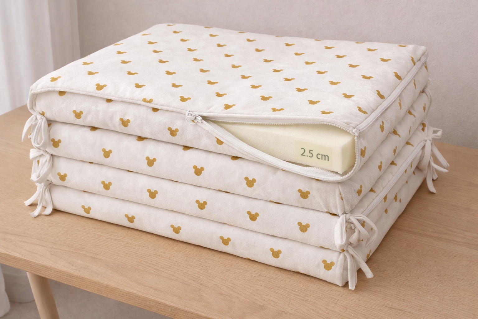 Gold Micky Desenli 4 Kenar Beşik Koruma – %100 Pamuk, Bağcıklı