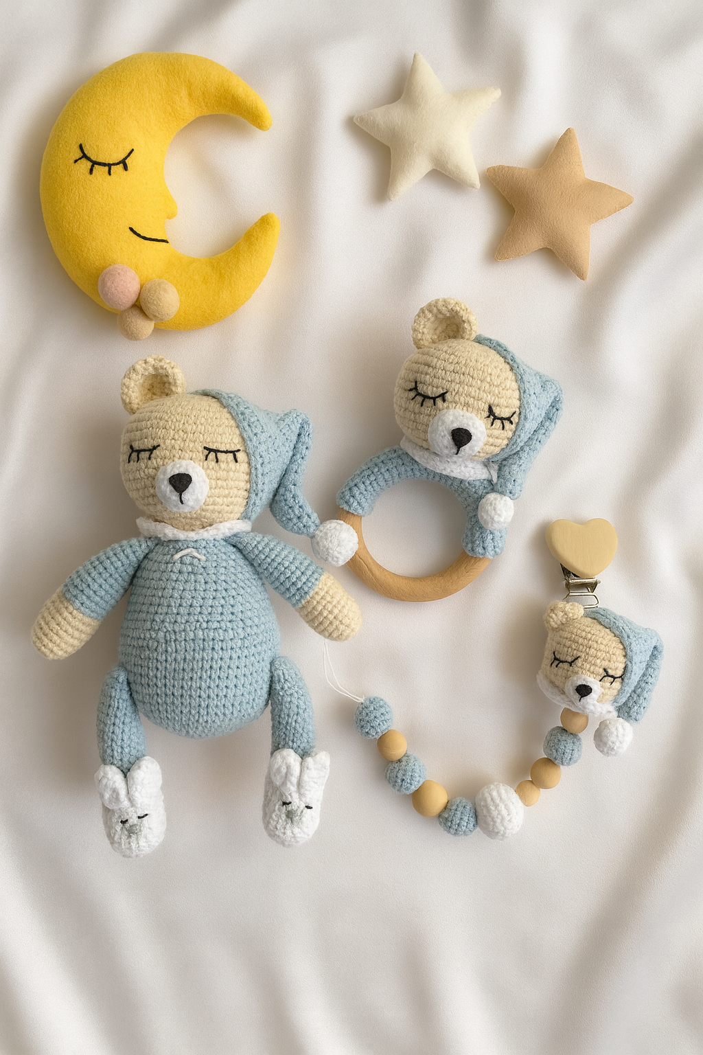 Jaju Baby Amigurumi Bebe Mavisi Uykucu Ayıcık 22 cm Çıngırak ve Emzik Zinciri Üçlü Set