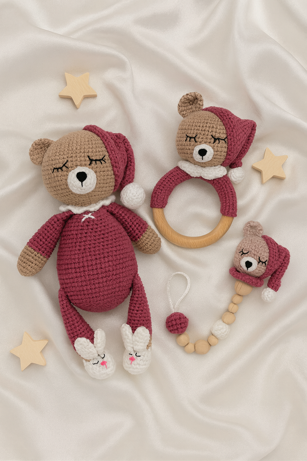 Jaju Baby Amigurumi Mürdüm Uykucu Ayıcık 22 cm Çıngırak ve İsimli Emzik Zinciri Üçlü Set