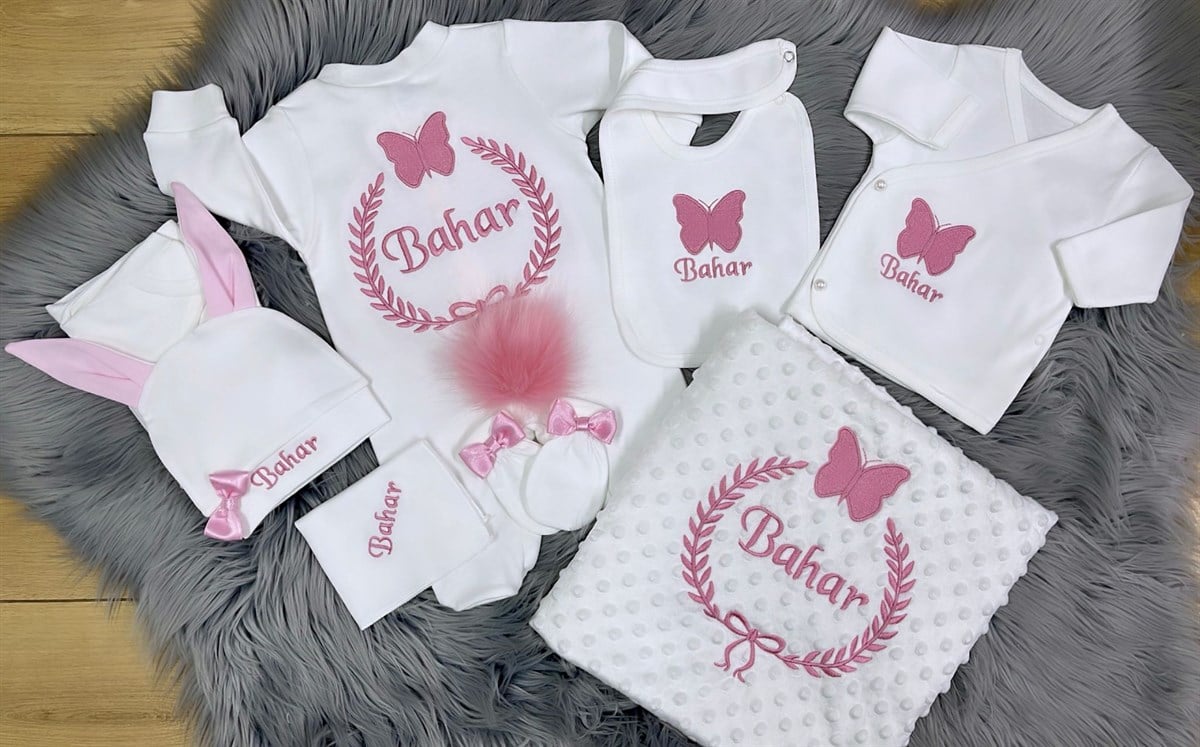 Jaju Baby Kelebek Nakışlı ve İsim İşlemeli Ponponlu Bebek Yeni Doğan Set