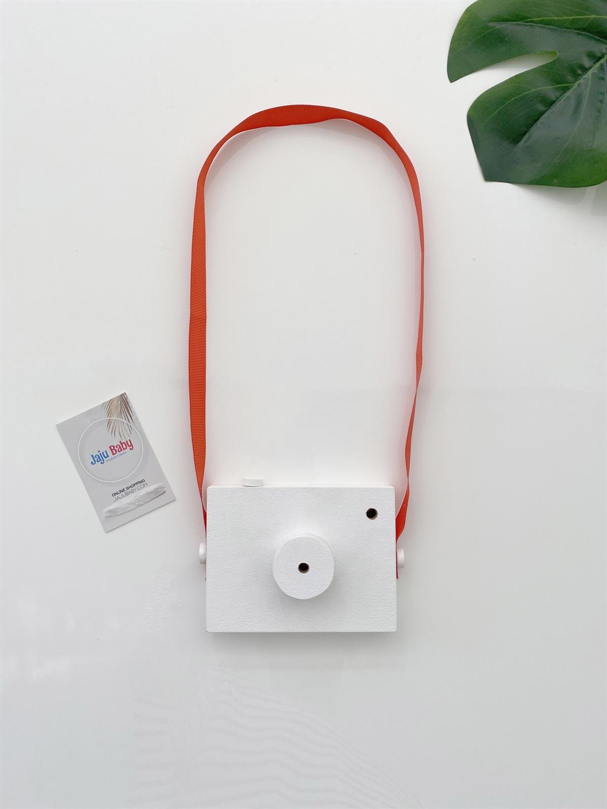 Jaju Baby Kırmızı Askılı Ahşap Oyuncak Fotoğraf Makinesi