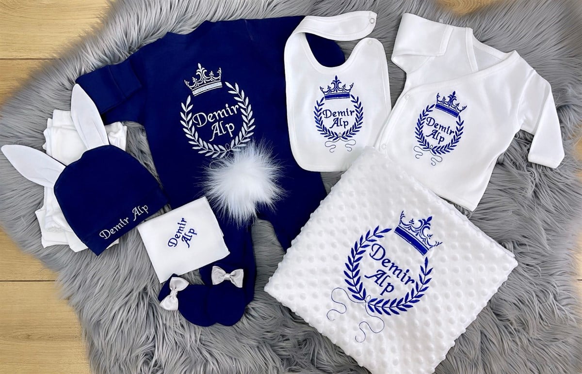 Jaju Baby Lacivert Nakışlı ve İsim İşlemeli Ponponlu Bebek Yeni Doğan Set