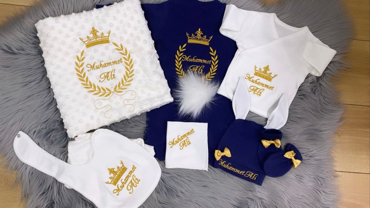 Jaju Baby Lacivert Taç Nakışlı ve İsim İşlemeli Ponponlu Bebek Yeni Doğan Set
