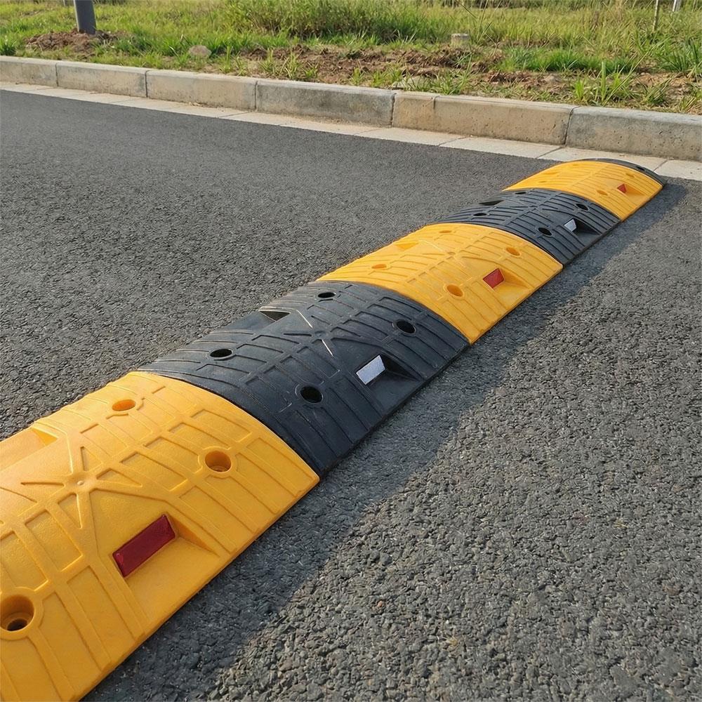 Mercekli Klasik Hız Kesici, Yol Kasisi 4,5 MetrePlastic Speed Bump Sets