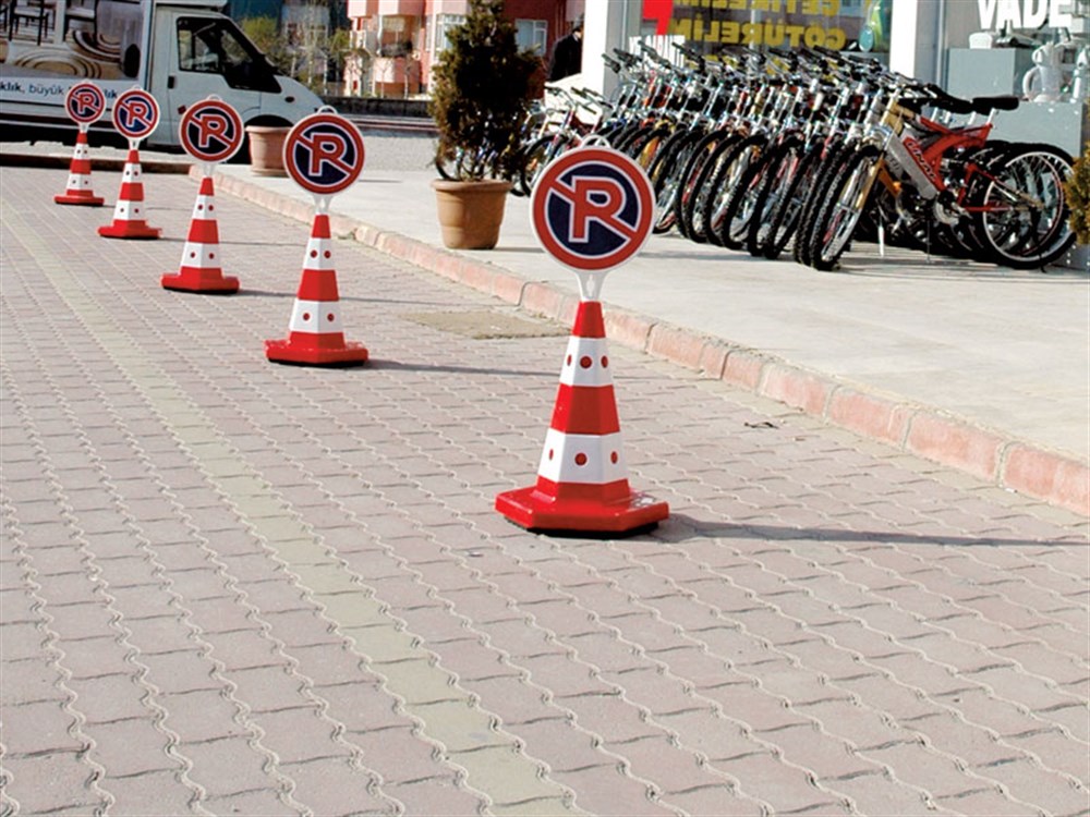 Park Yapılmaz Çift Taraf Baskılı Klasik Kedi Gözlü Ağırlıklı Trafik Koni Seti