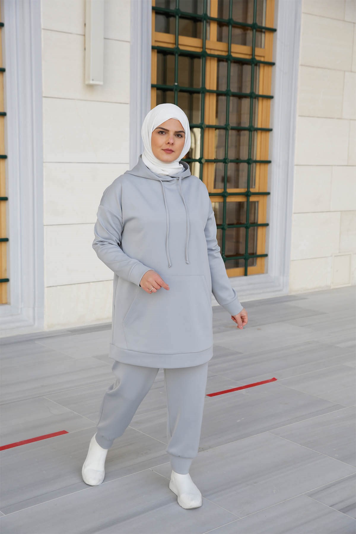 ENSEMBLE SPORT CHIC CAPUCHE GRIS