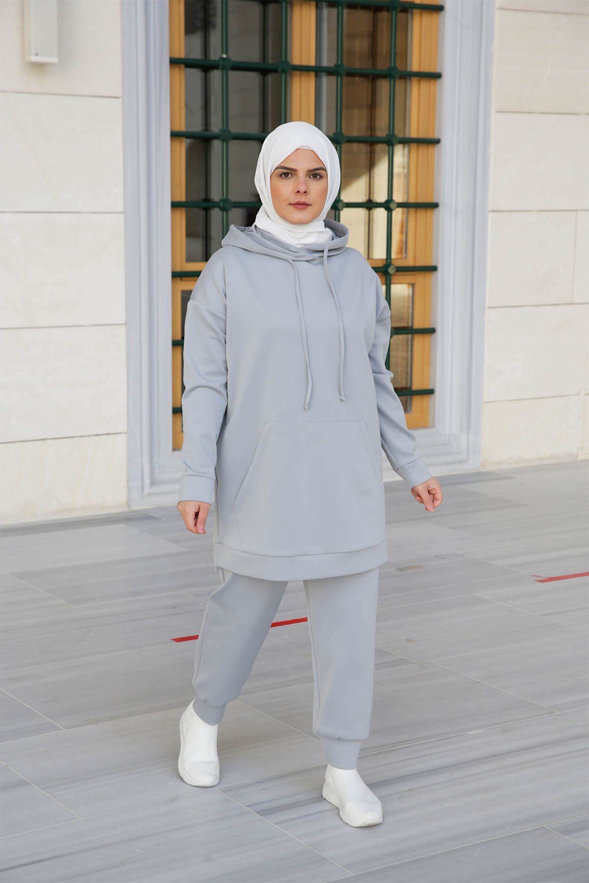 ENSEMBLE SPORT CHIC CAPUCHE GRIS
