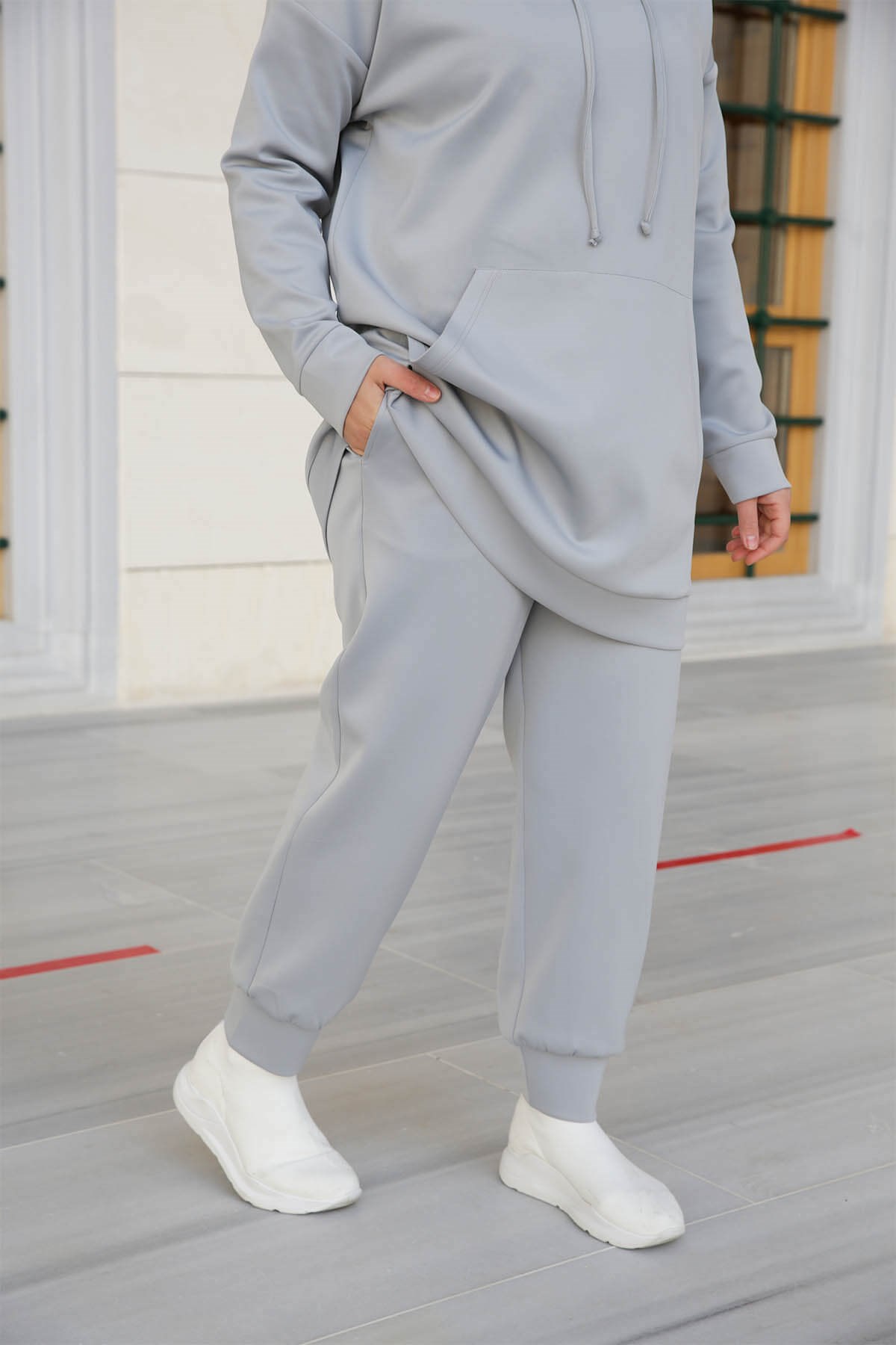 ENSEMBLE SPORT CHIC CAPUCHE GRIS