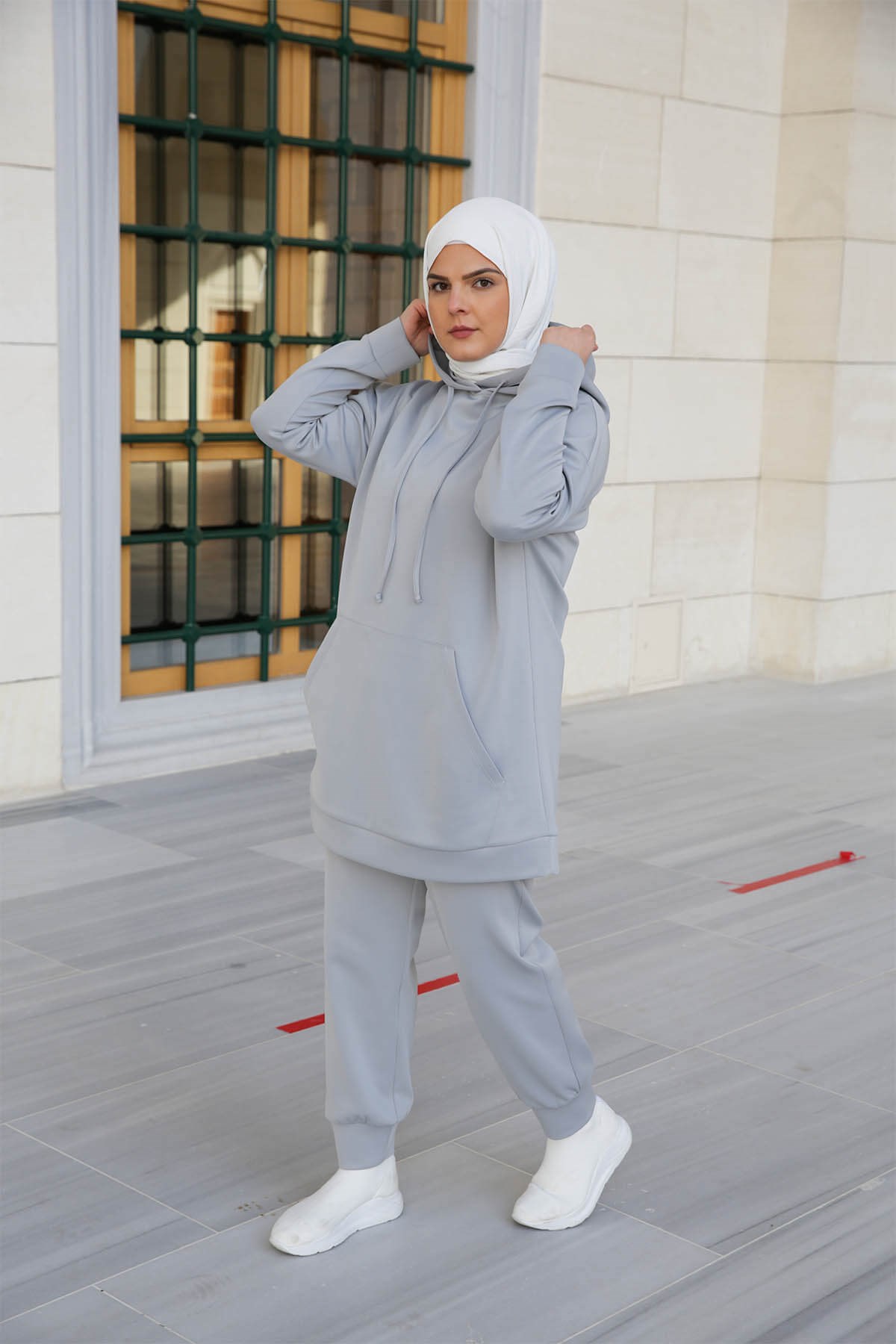 ENSEMBLE SPORT CHIC CAPUCHE GRIS