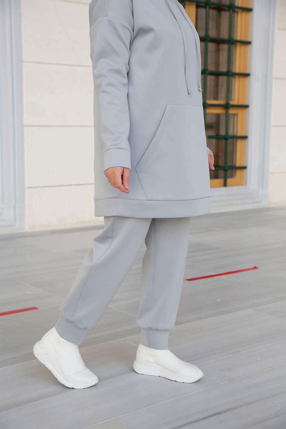 ENSEMBLE SPORT CHIC CAPUCHE GRIS