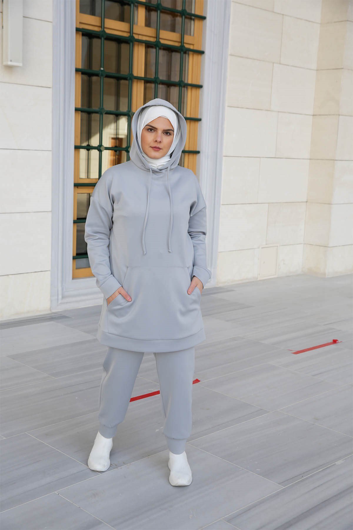 ENSEMBLE SPORT CHIC CAPUCHE GRIS