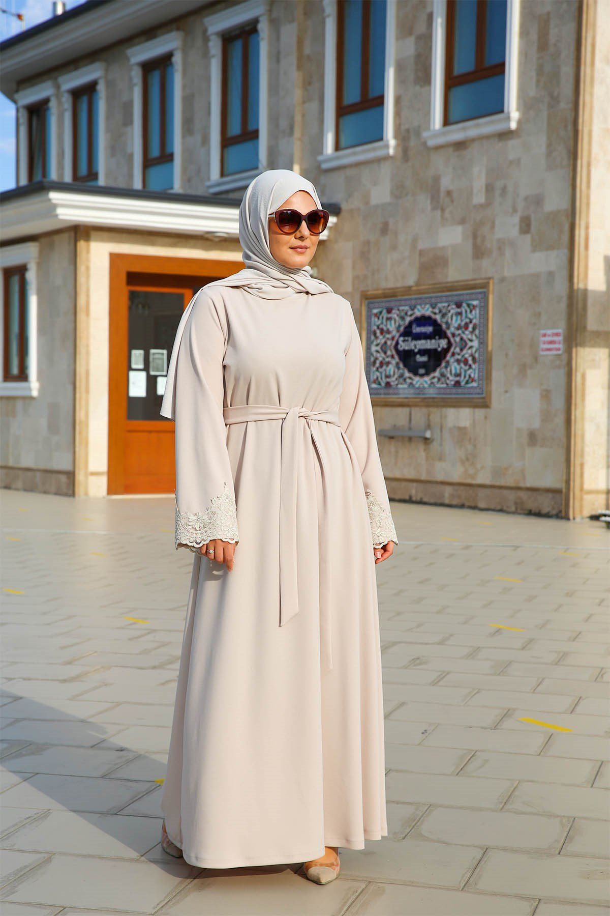ROBE ELEGANCE DENTELLE NUDE