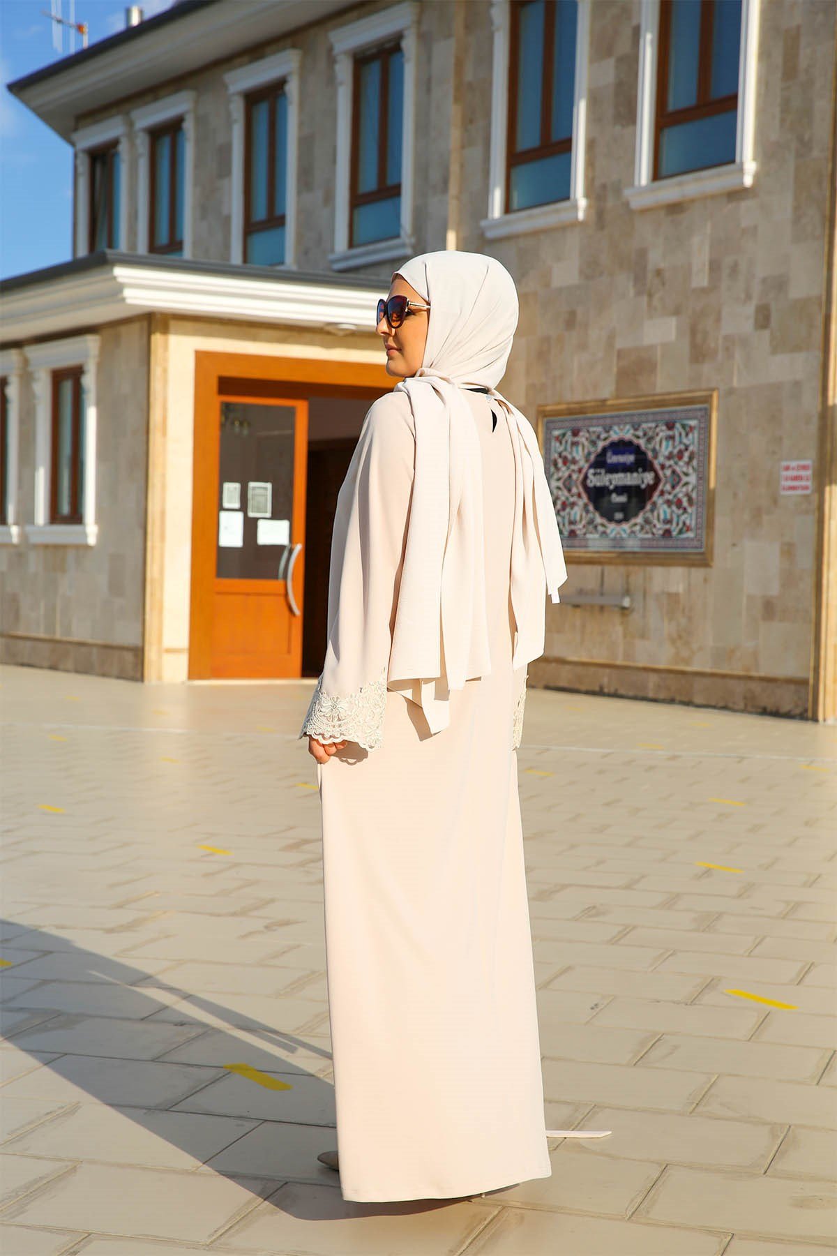 ROBE ELEGANCE DENTELLE NUDE