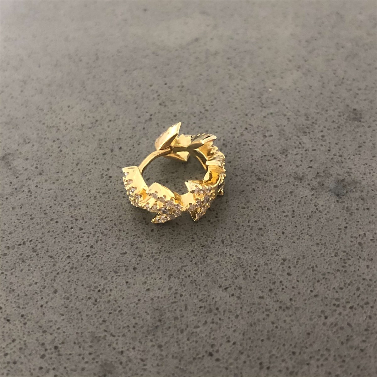 1,4 cm V Taşlı Halka İthal Küpe 