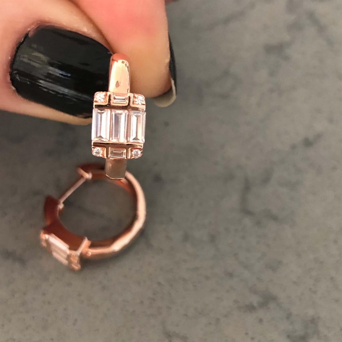 1,7 cm Kare Baget Taşlı Halka İthal Küpe 