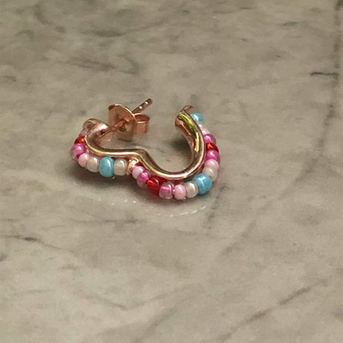 2 cm Renkli Boncuk Kalp Küçük Boy İthal Küpe