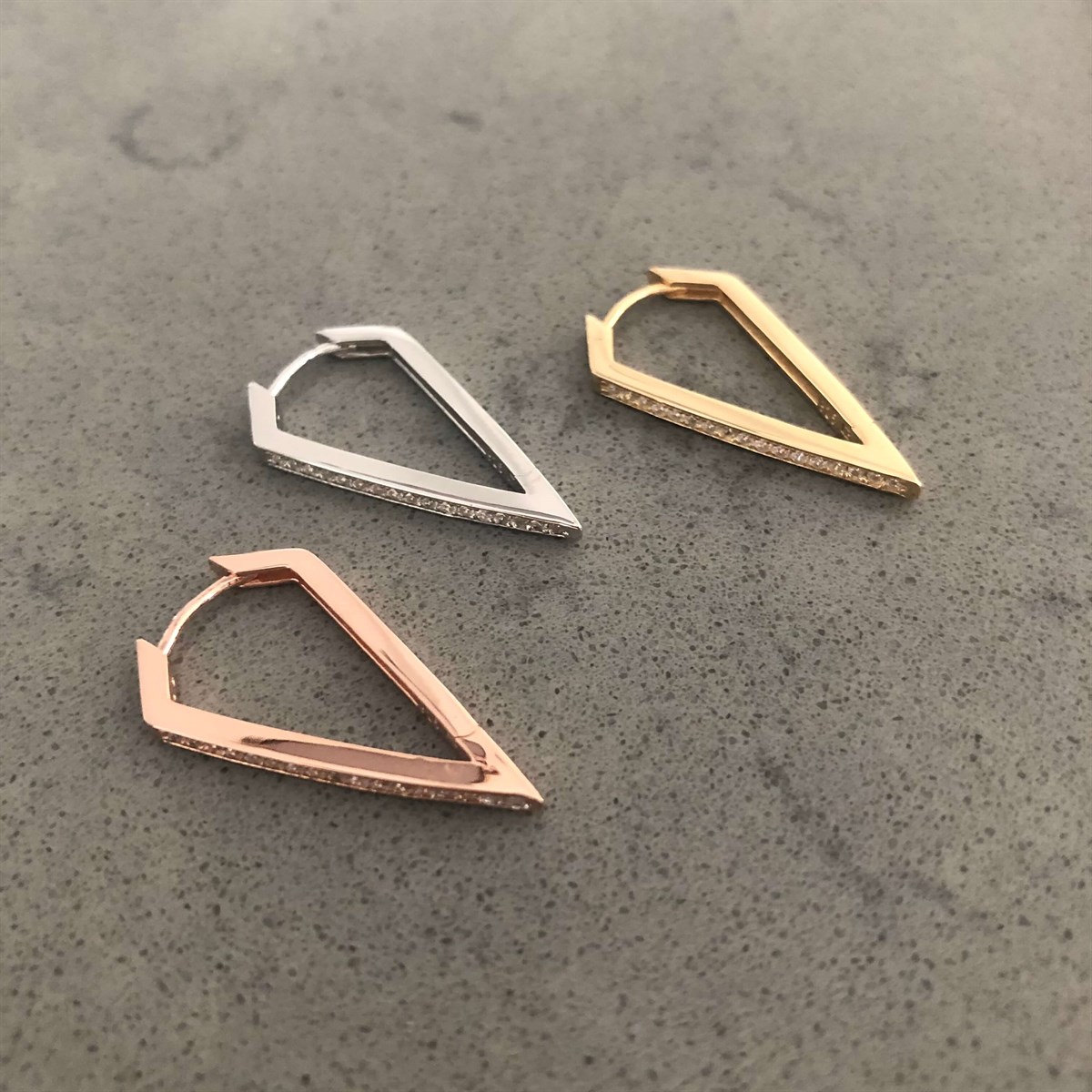 Diamond Önü Taşlı İthal Küpe