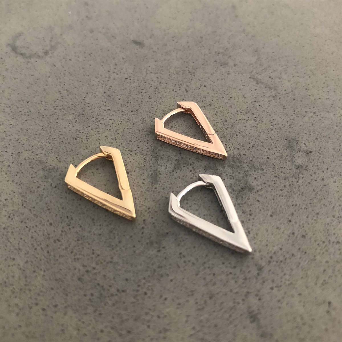 Diamond Önü Taşlı Küçük Boy İthal Küpe